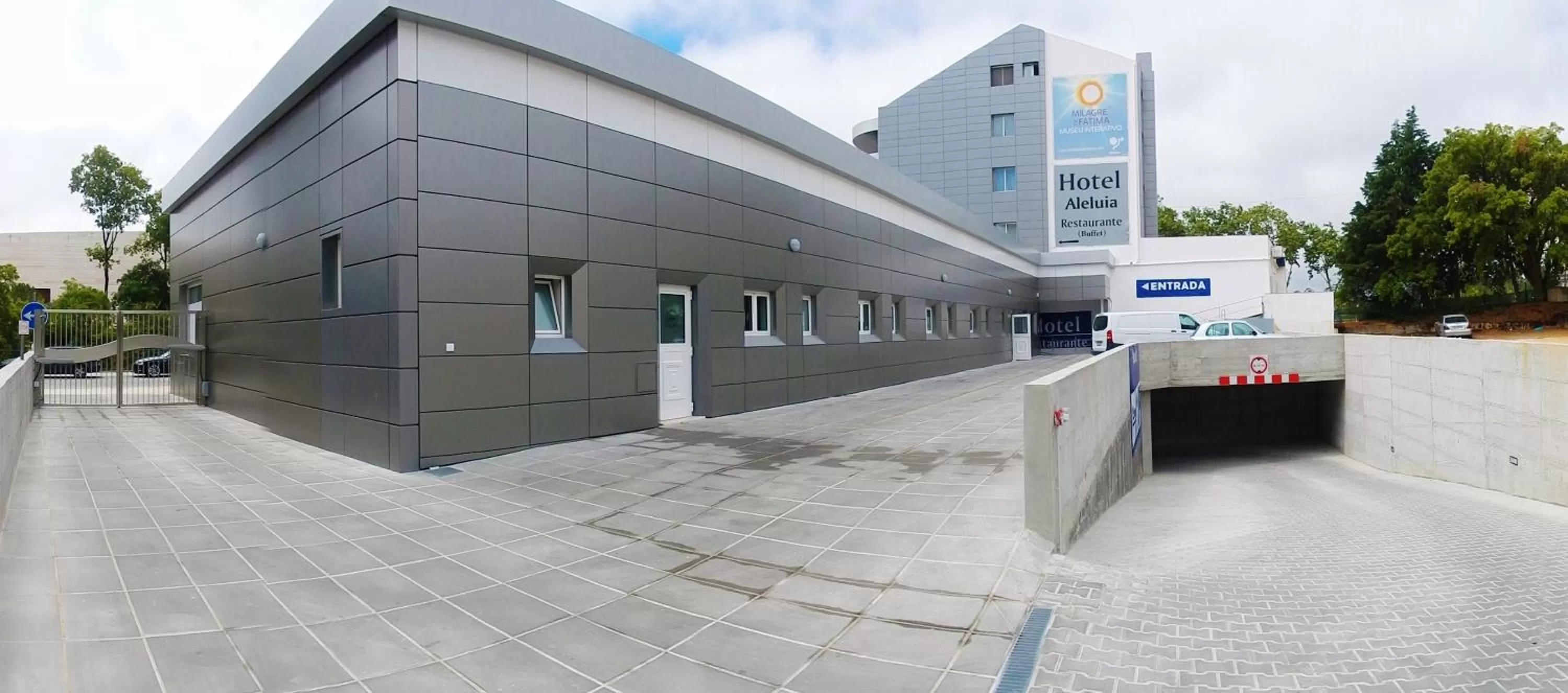 Facade/entrance, Property Building in Hotel Aleluia