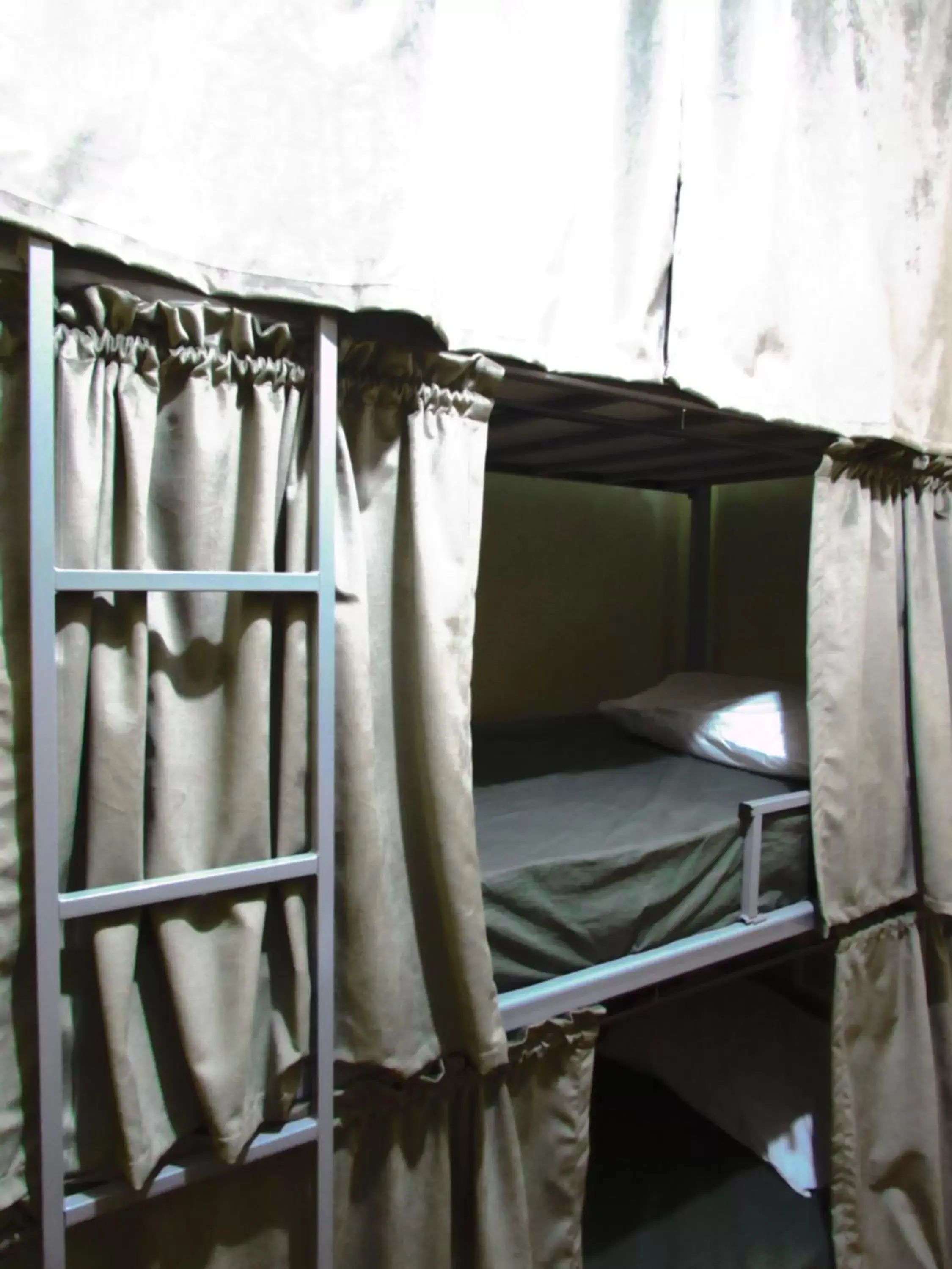 Bunk Bed in Female Dormitory Room in Hotel Minho -Próximo 25 Março , Brás e Bom Retiro Bunk Bed in Female Dormitory Room in Hotel Minho -Próximo 25 Março , Brás e Bom Retiro