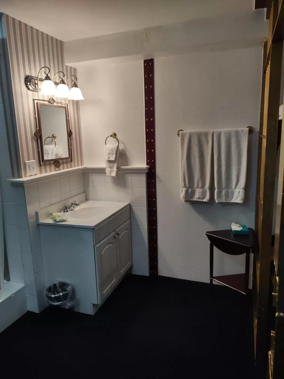 Bathroom in The King George Inn