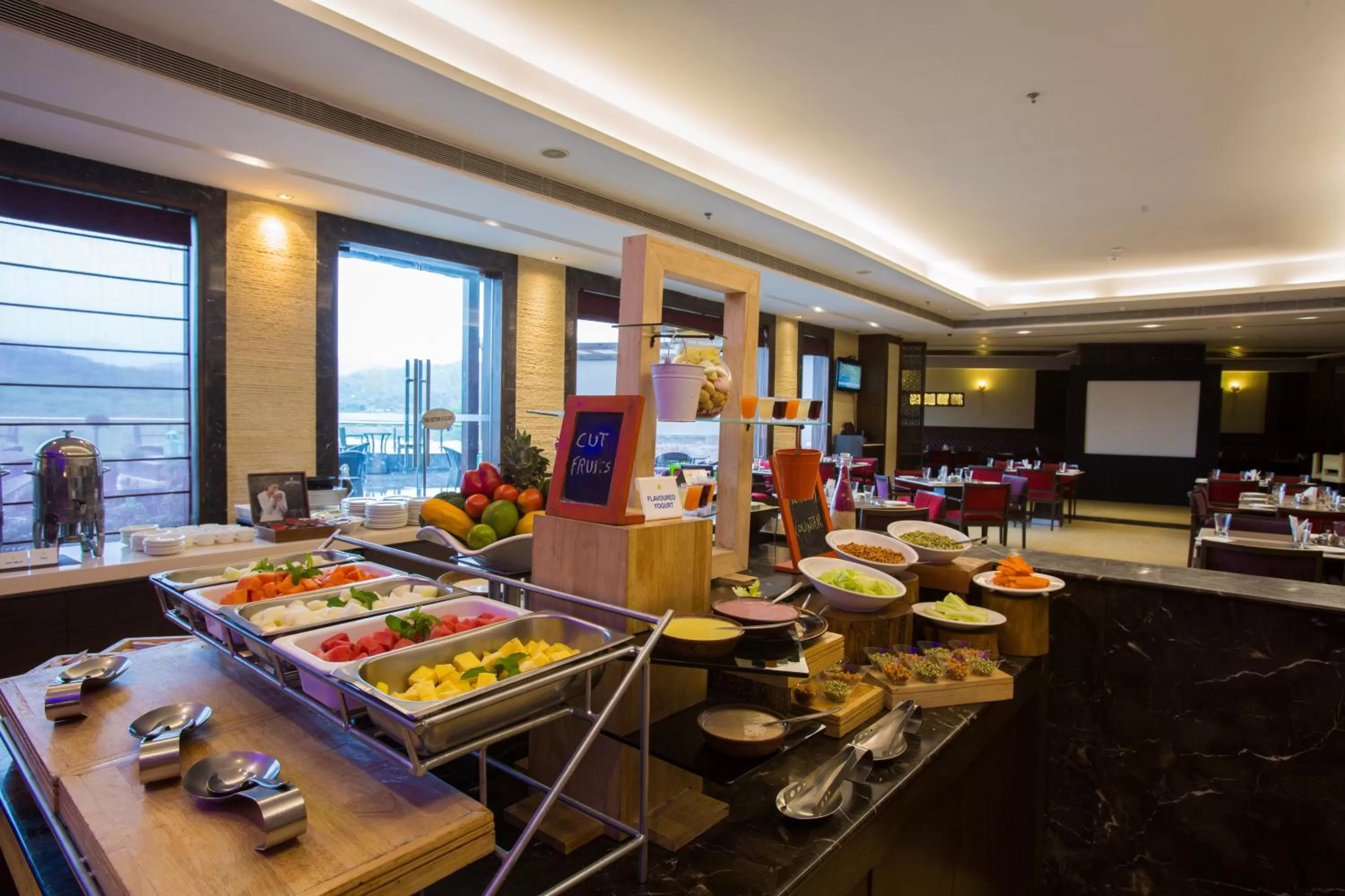 Restaurant/places to eat in Golden Tulip Chandigarh, Panchkula