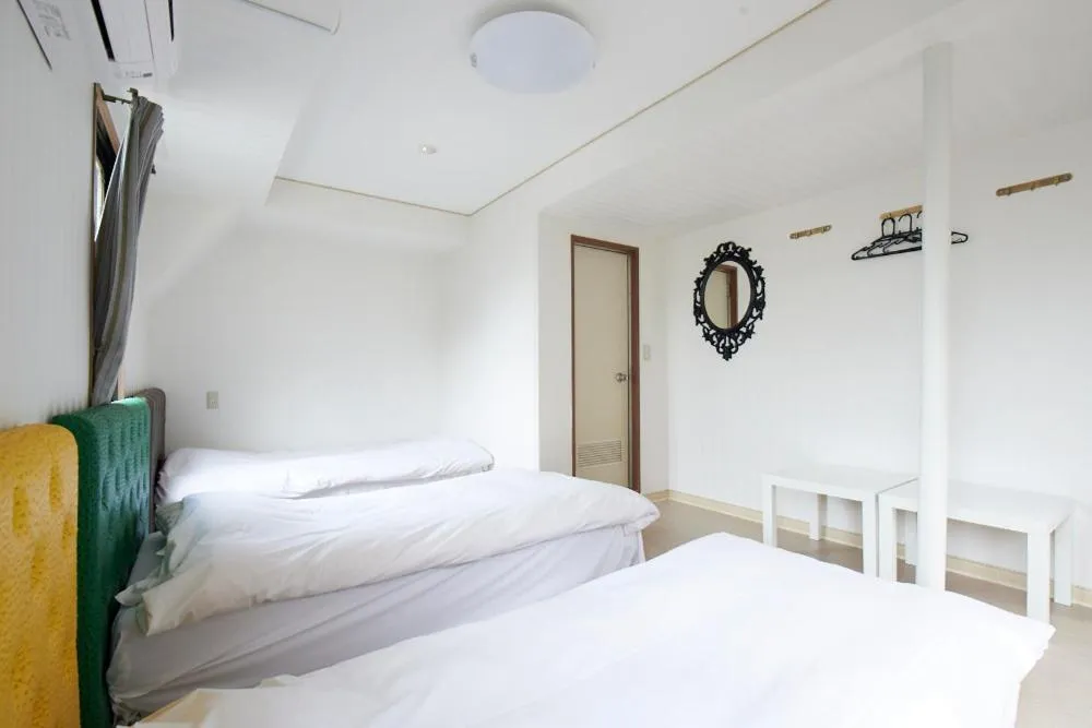 Photo of the whole room in Hotel Empire in Shinjuku