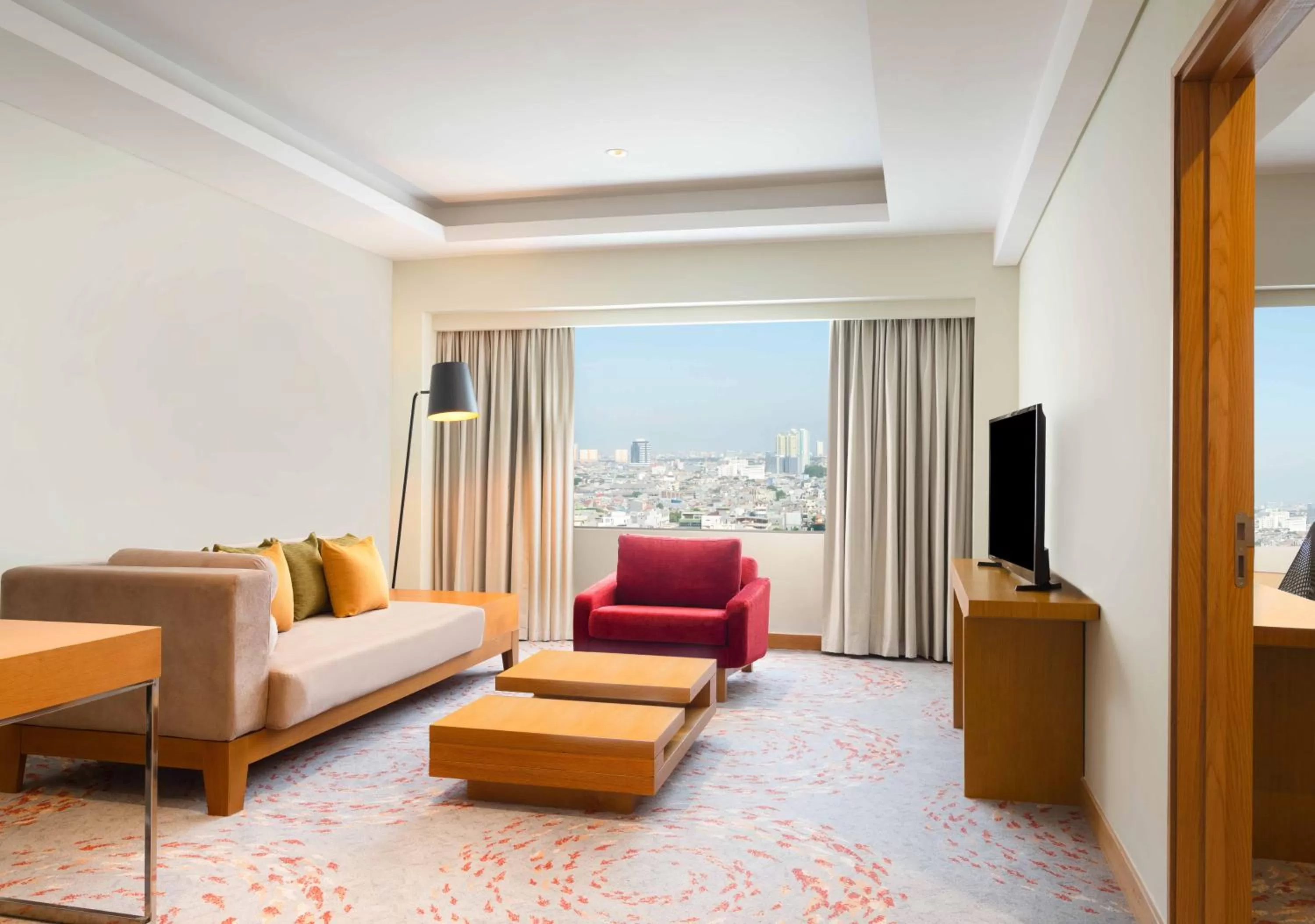 Living room in Holiday Inn & Suites Jakarta Gajah Mada by IHG