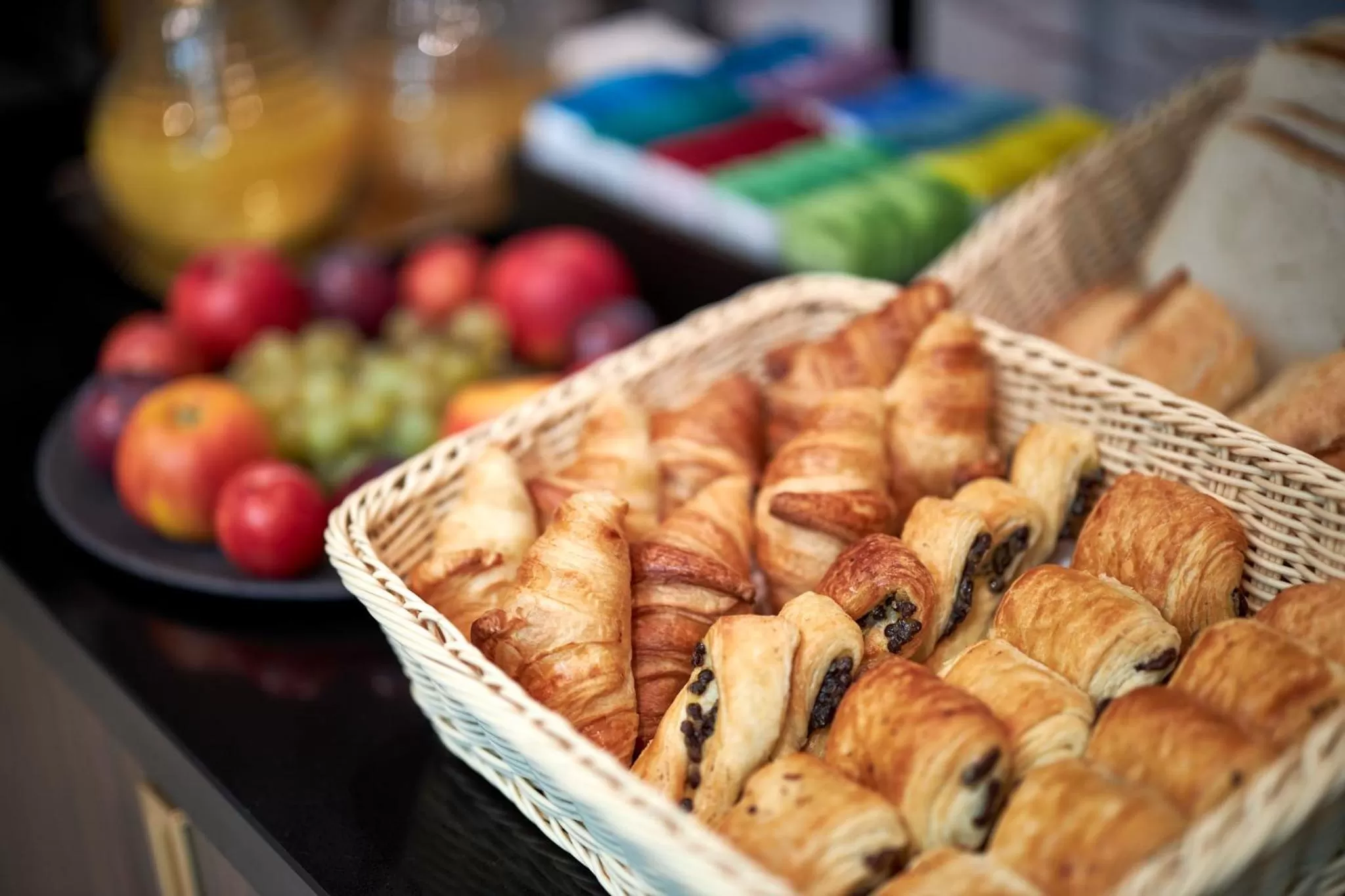 Buffet breakfast in Hôtel Tourisme Avenue
