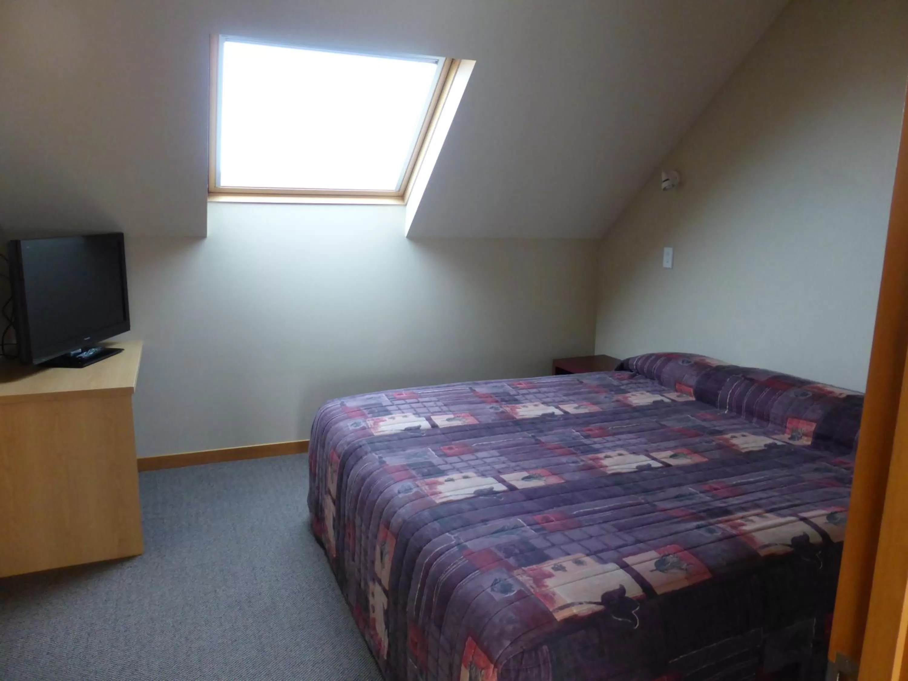 Bed in 295 on Tay Motel