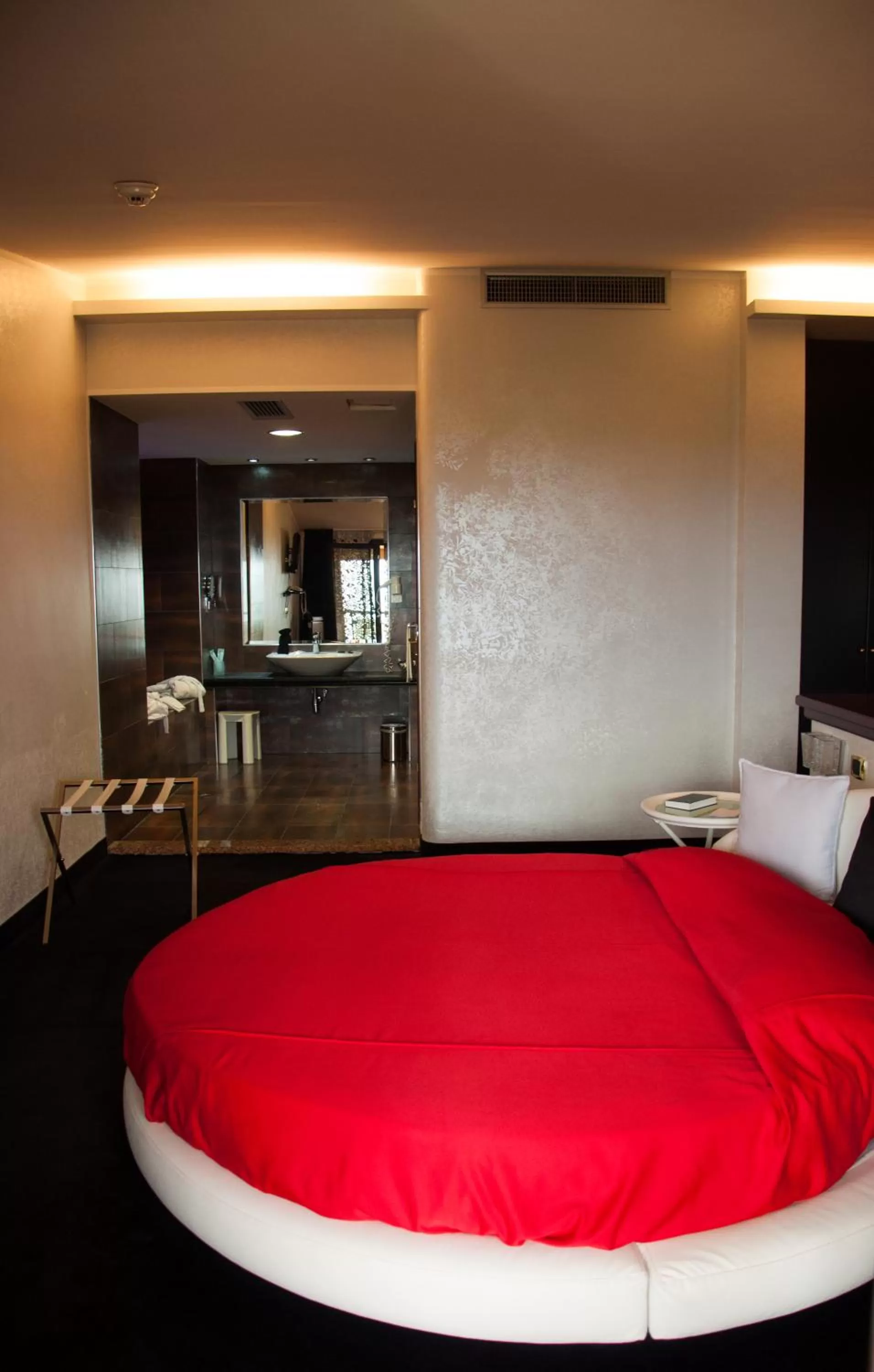 Bedroom, Bed in Grand Hotel Paradiso