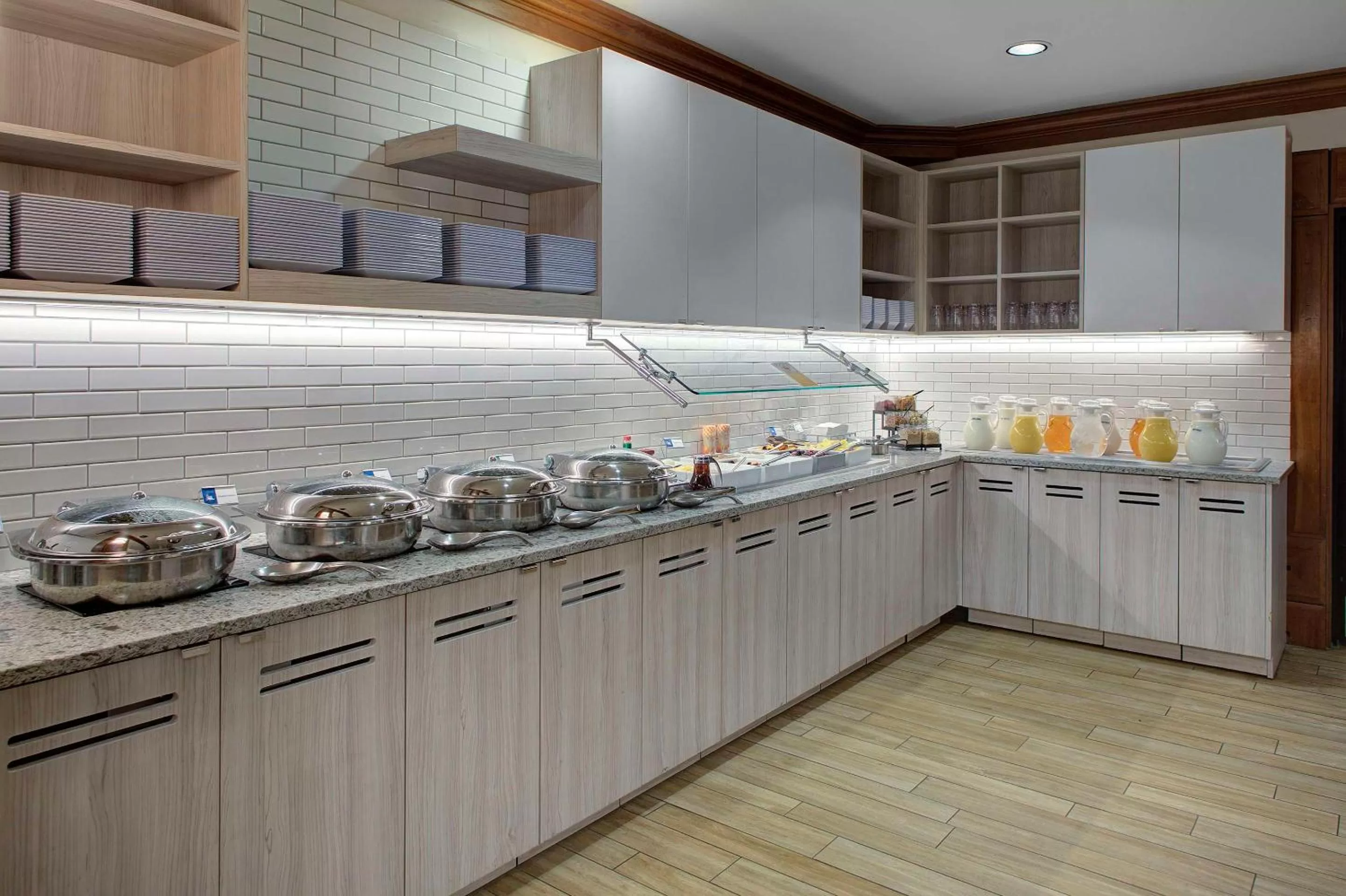 Restaurant/places to eat in Hyatt House Philadelphia/Plymouth Meeting