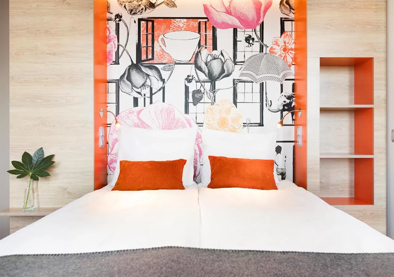 Spring, Bed in Motel L Stockholm Älvsjö