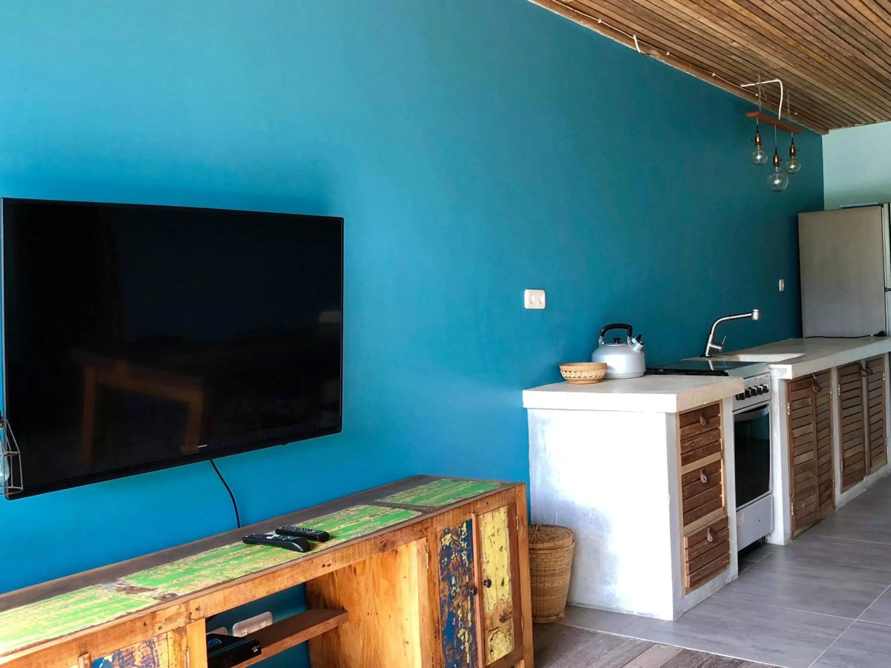 TV and multimedia in Captain Goodtimes