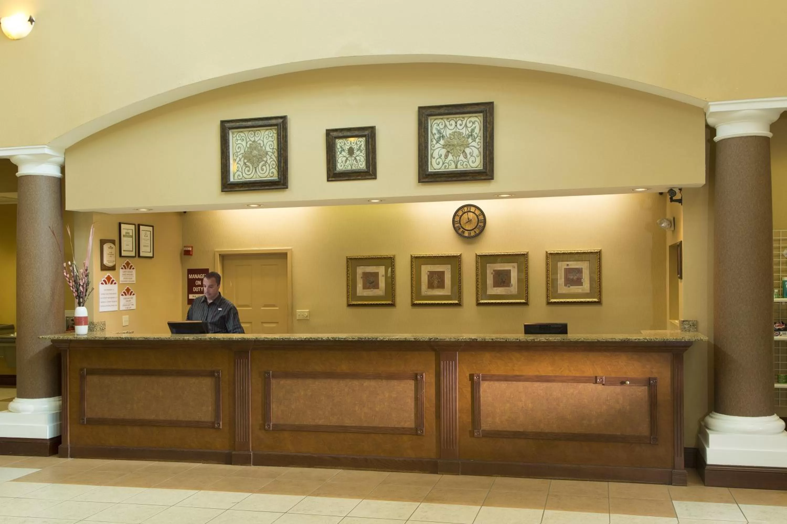 Lobby or reception in Hawthorn Suites by Wyndham Lake Buena Vista, a staySky Hotel & Resort