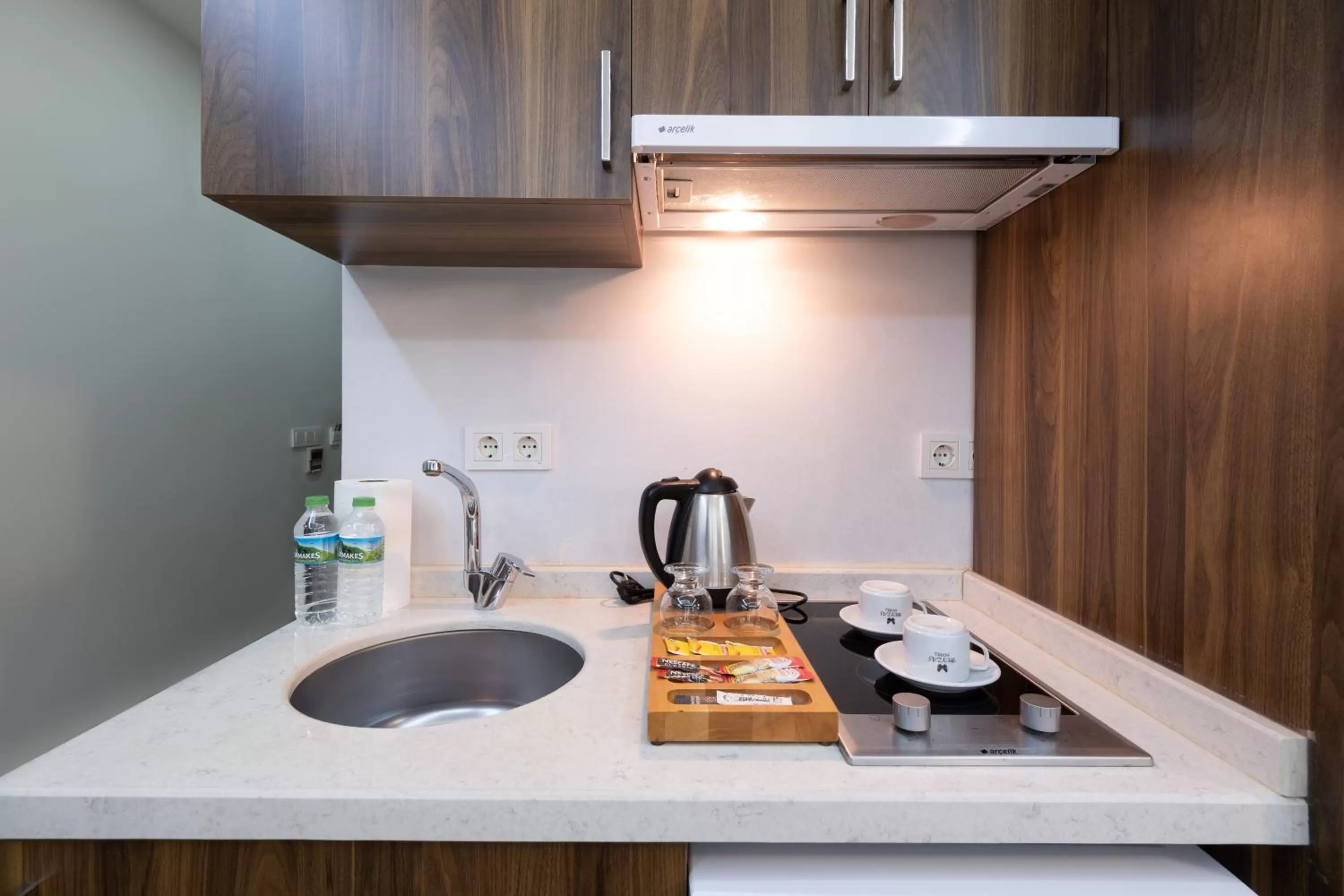 Coffee/tea facilities, Kitchen/Kitchenette in Beyzas Hotels & Suites