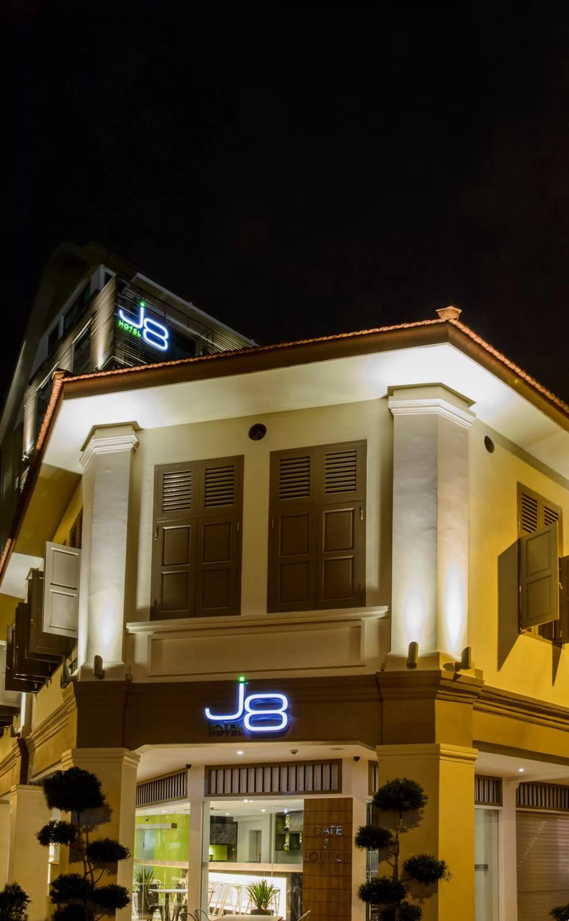 Facade/entrance in J8 Hotel