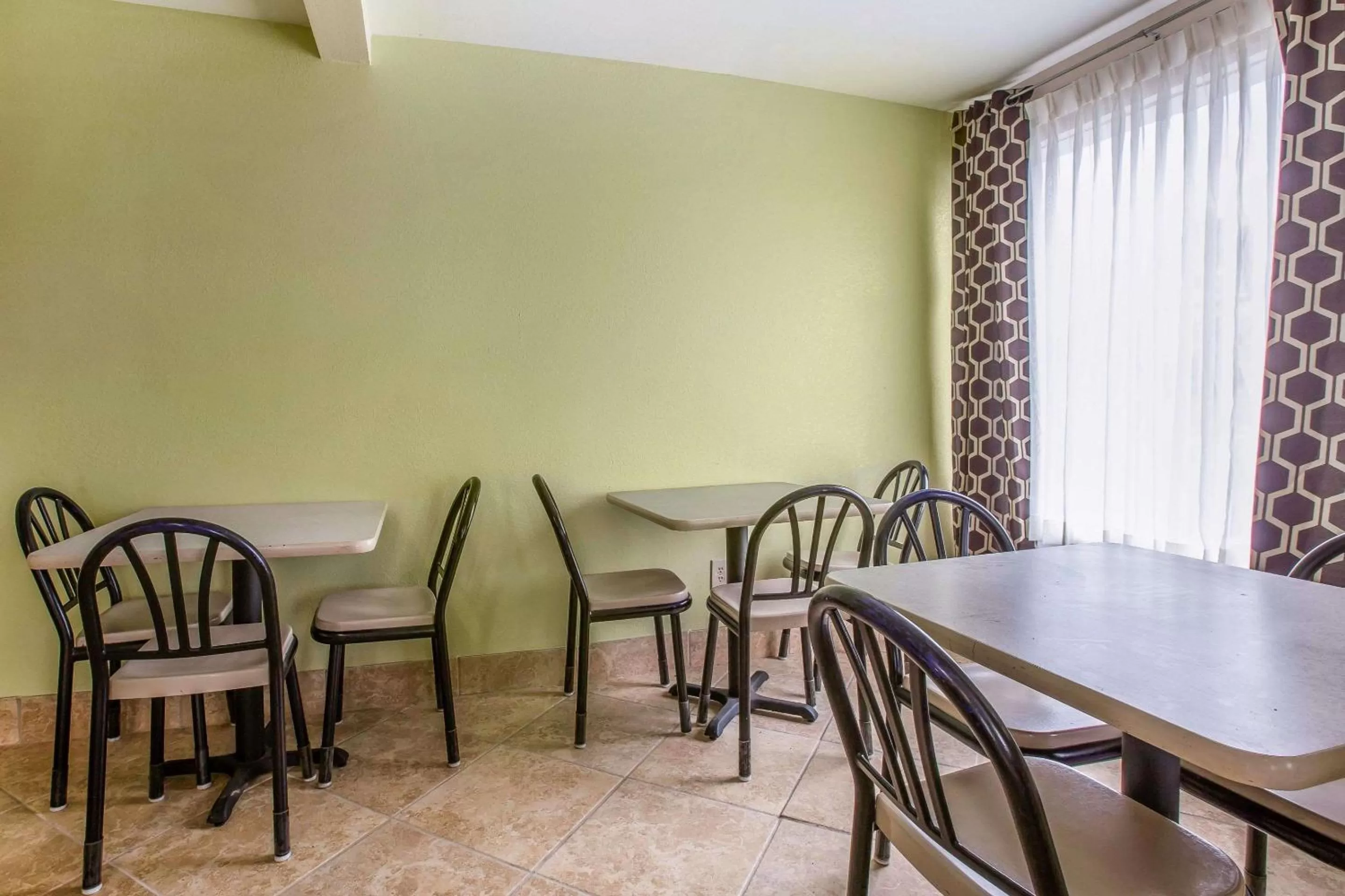 Restaurant/places to eat in Rodeway Inn