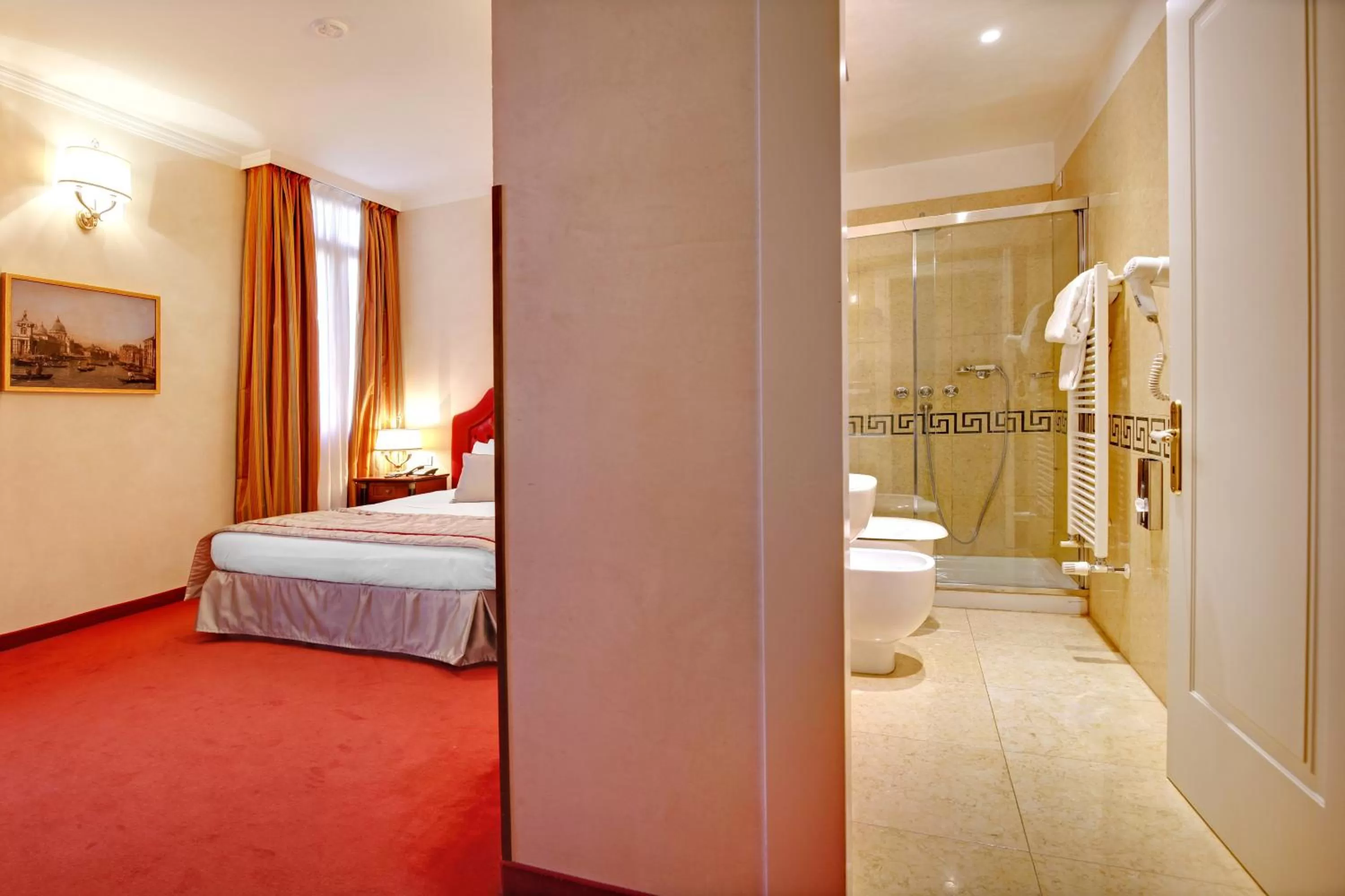 Bathroom, Bed in Hotel Donà Palace