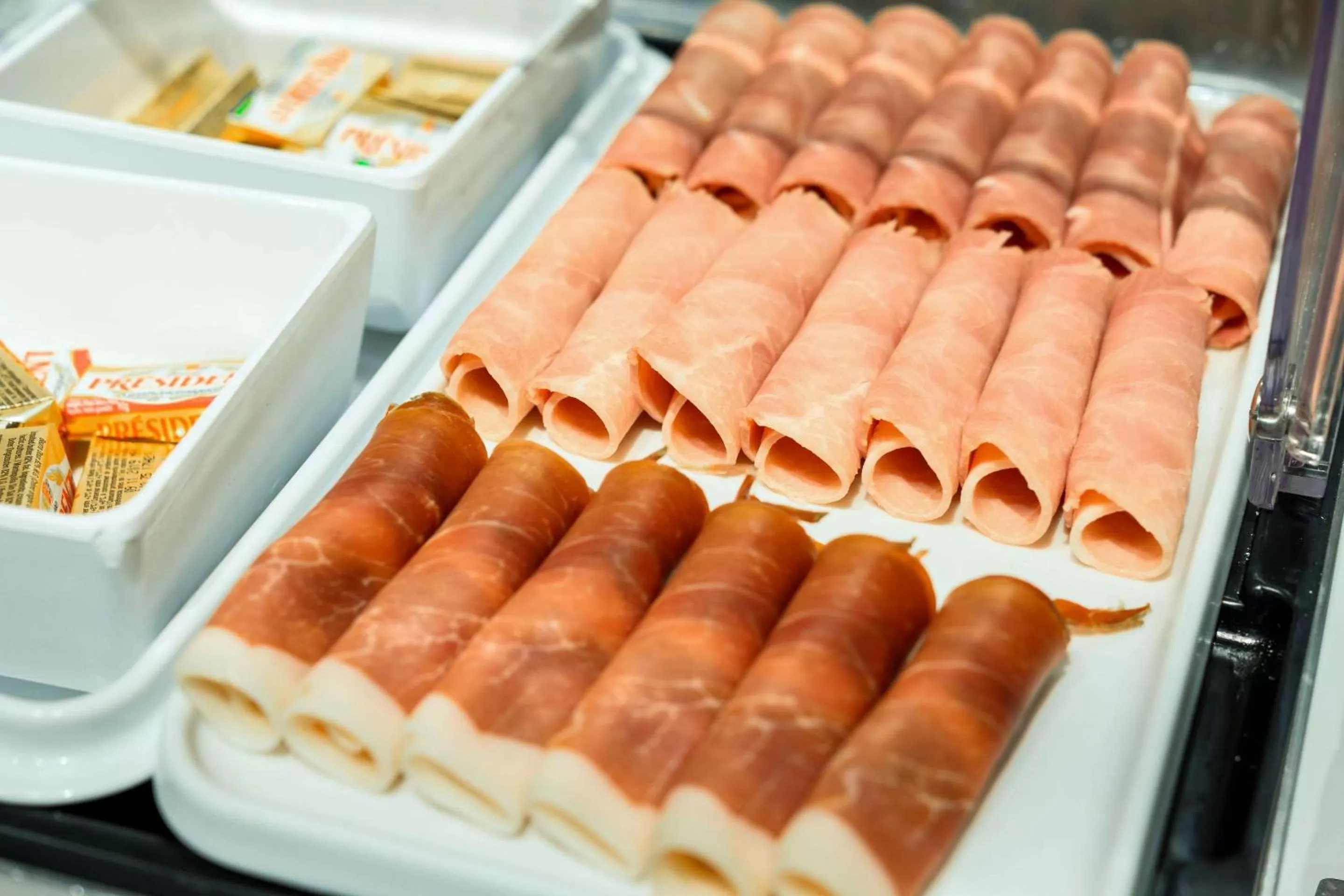 Restaurant/places to eat in Kyriad Lille Gare - Grand Palais