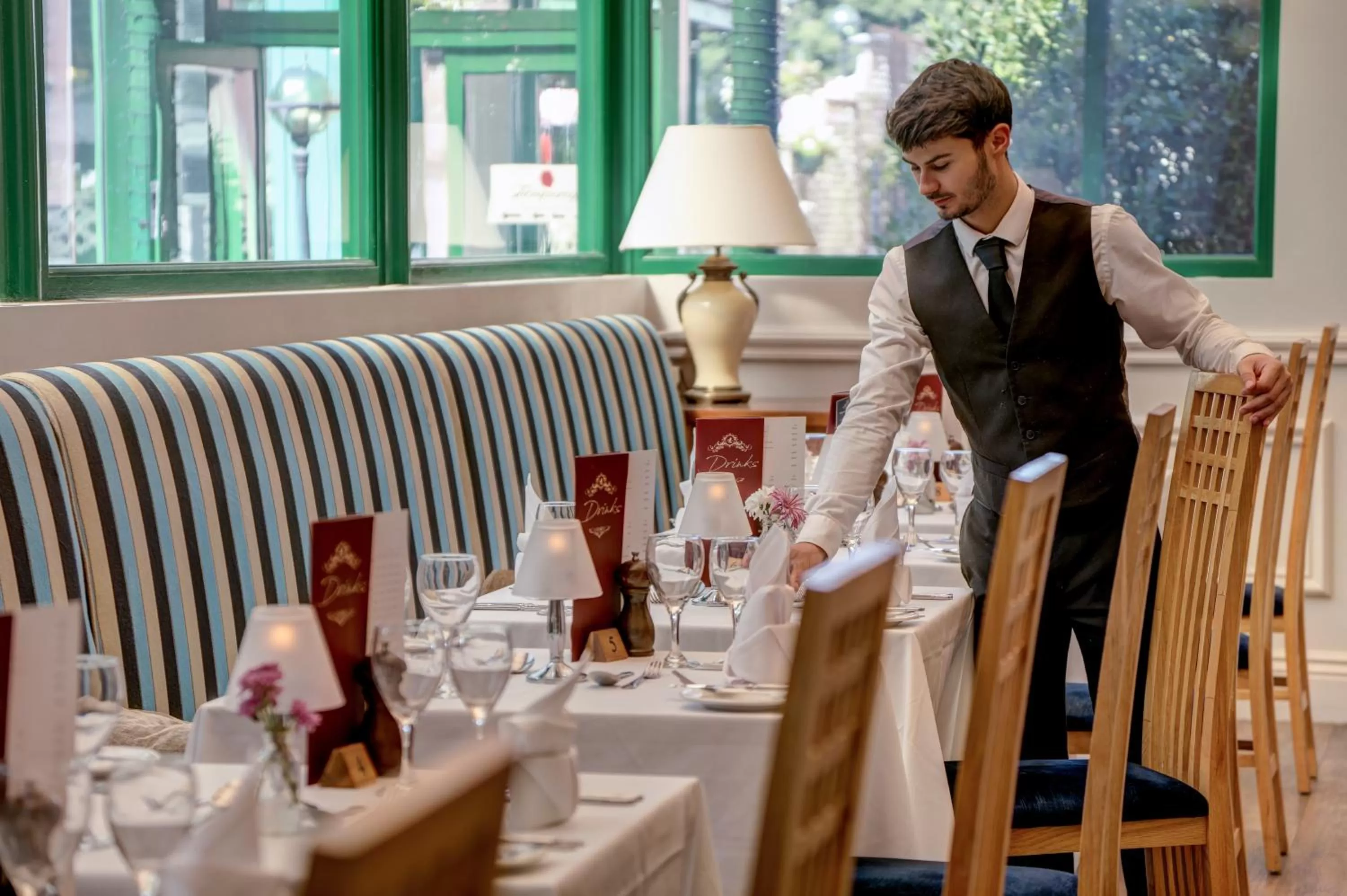 Restaurant/places to eat in Norfolk Royale Hotel