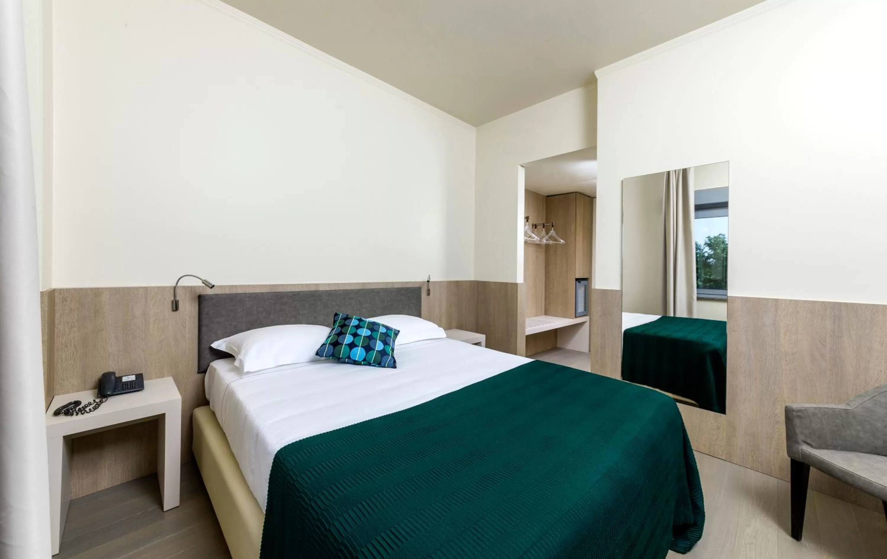 Photo of the whole room, Bed in Peralba Autohotel