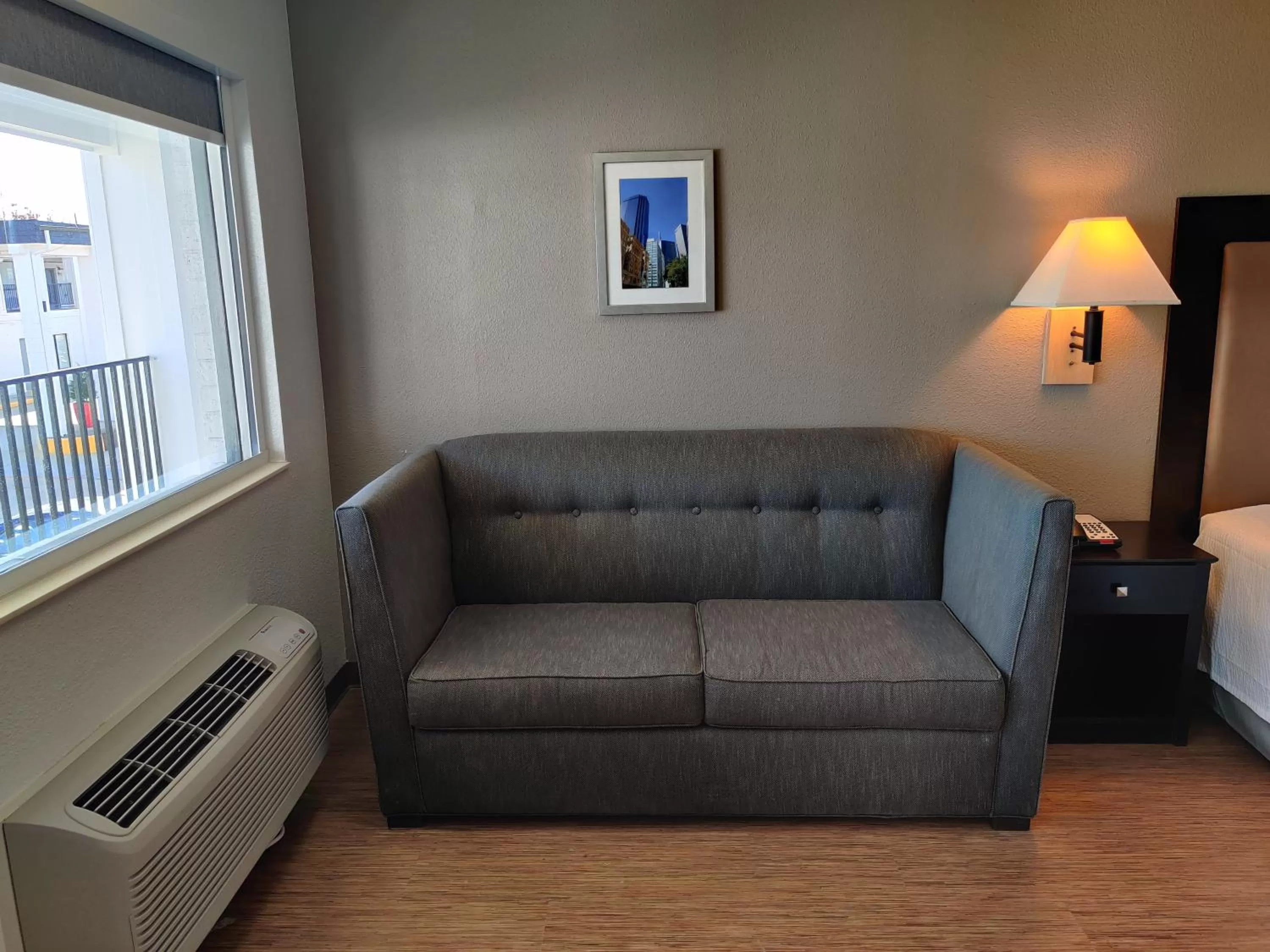 Seating area in Red Roof Inn Houston - Jersey Village