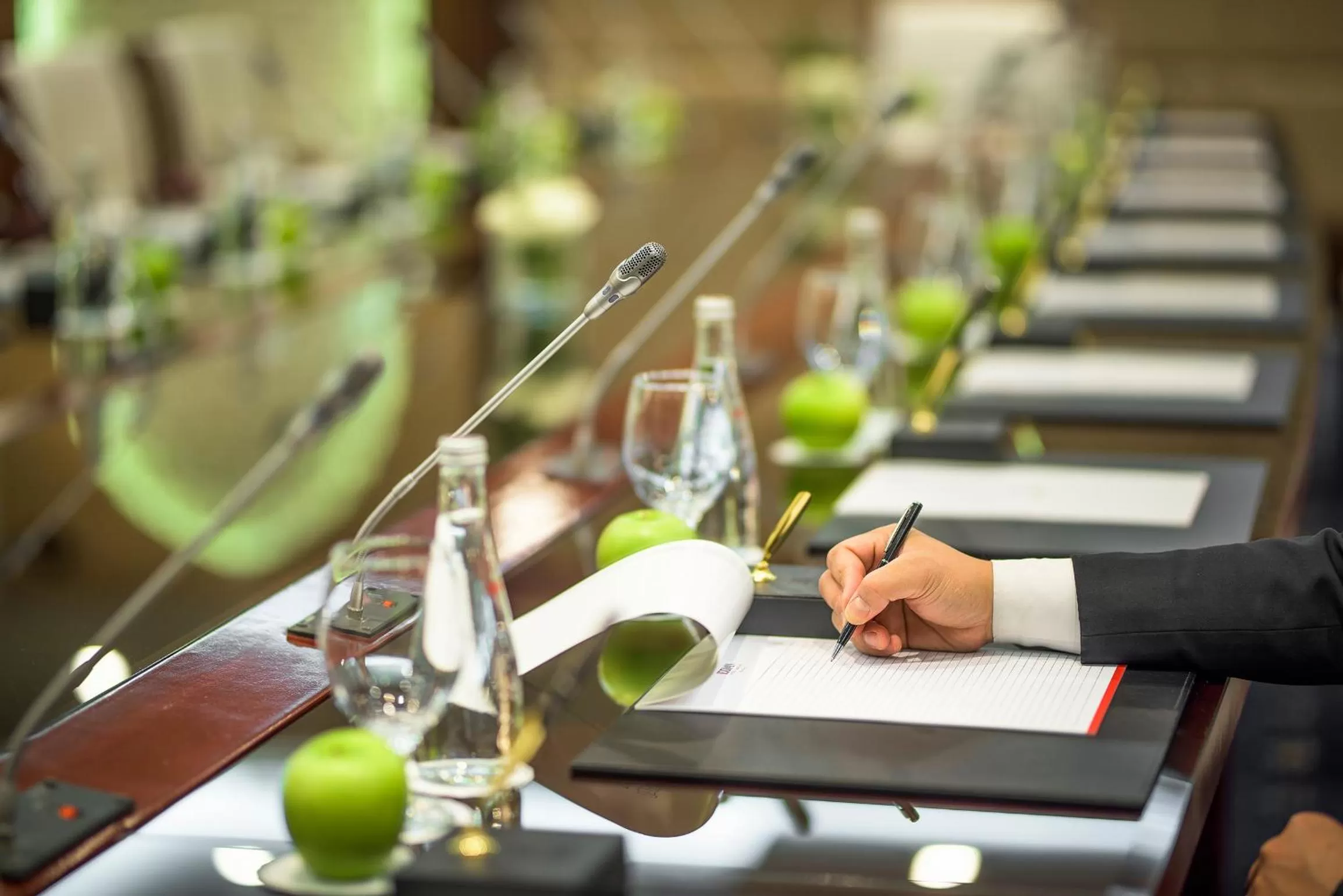 Business facilities in Ezdan Hotel West Bay