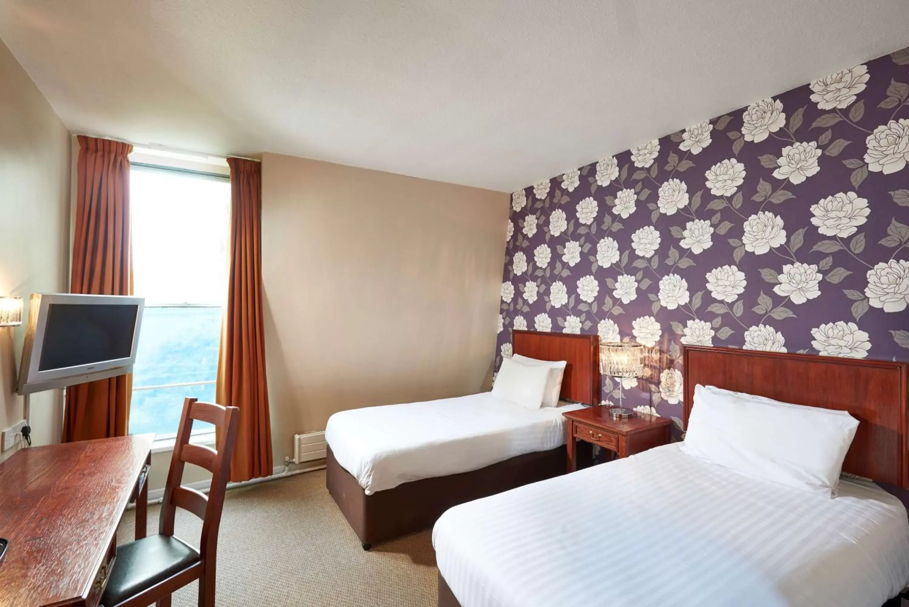 Standard Double Room with Two Single Beds - Non-Smoking in St James Hotel Standard Double Room with Two Single Beds - Non-Smoking in St James Hotel