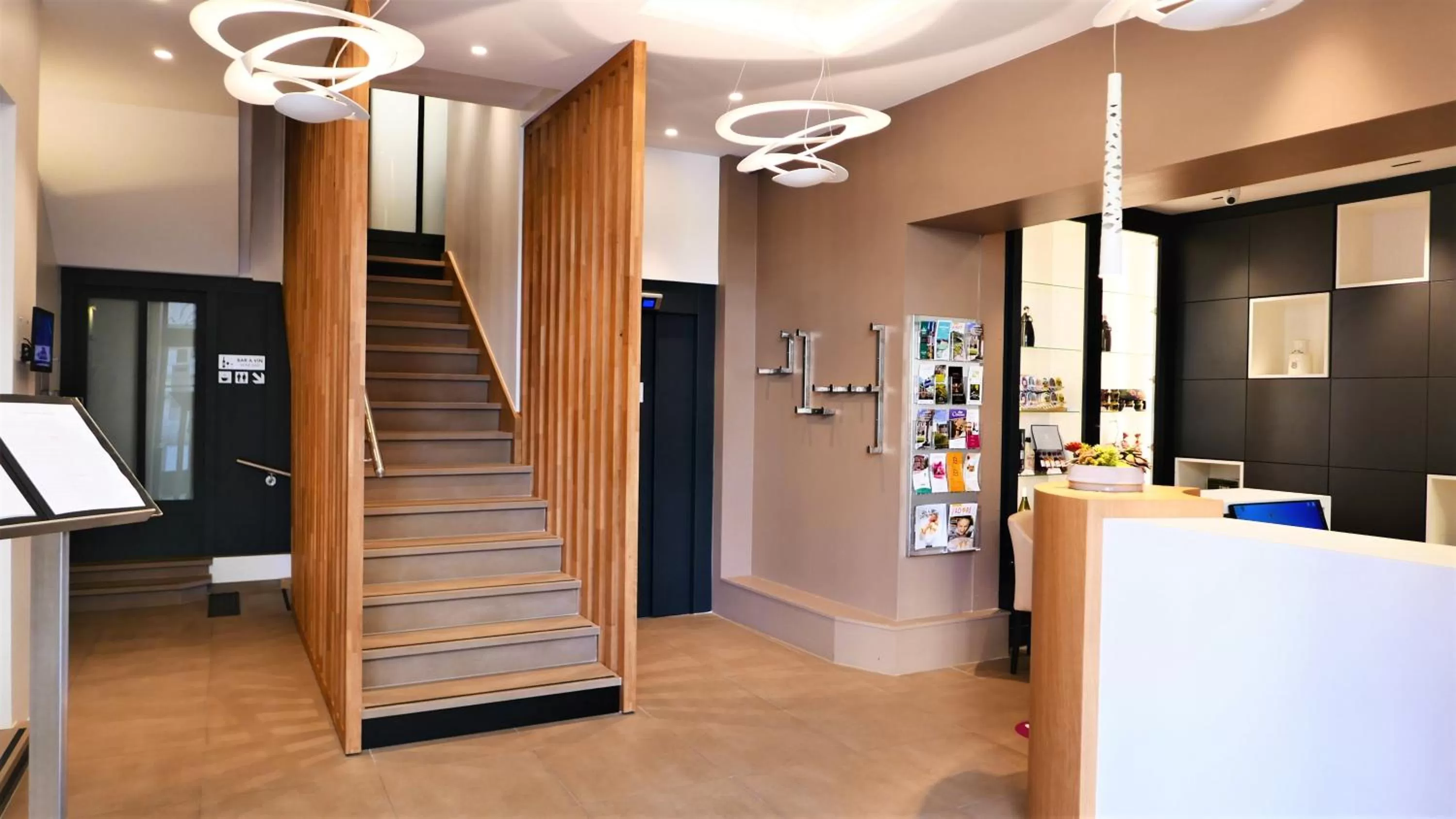 Lobby or reception in Logis Hotel Darcy Dijon Centre