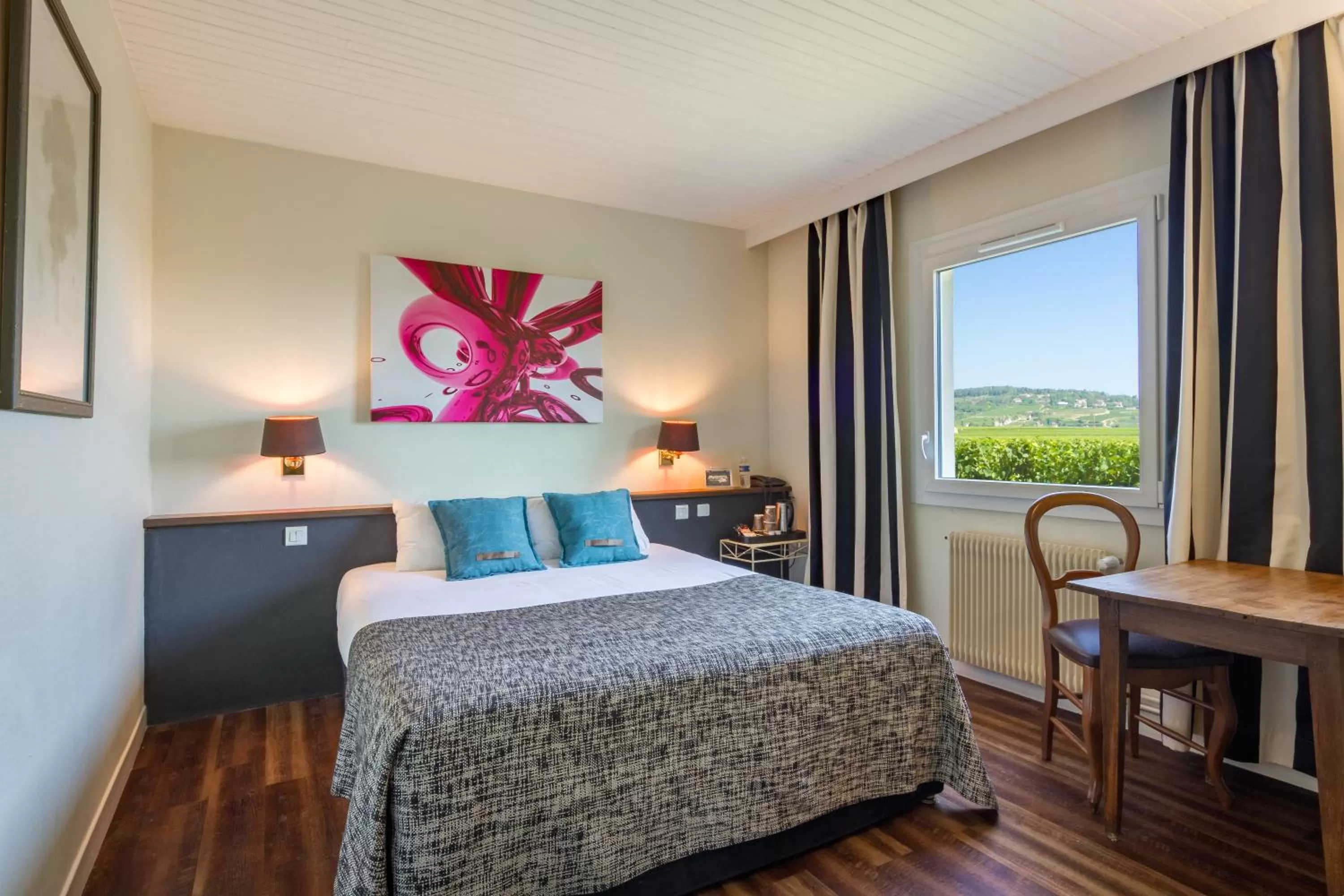 Bedroom, Bed in Kyriad Prestige Beaune le Panorama