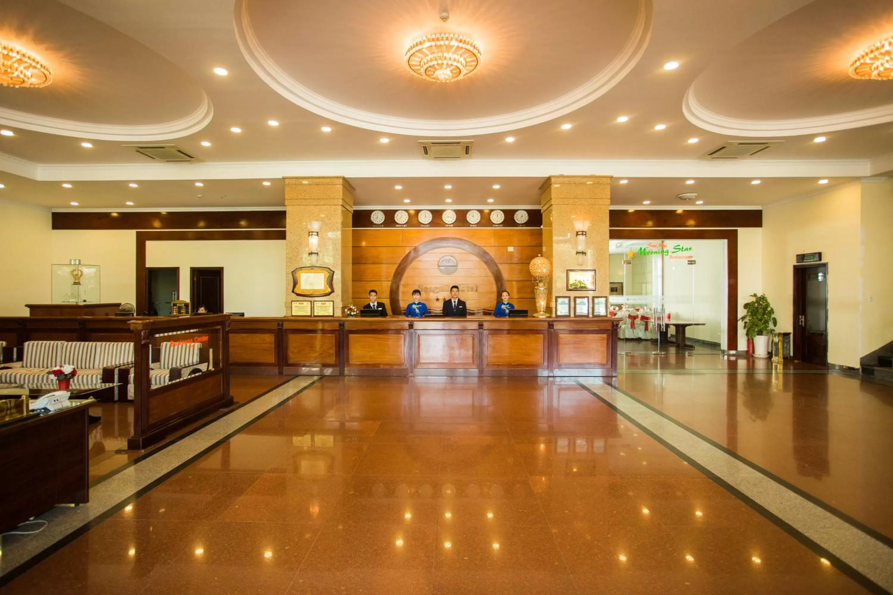 Communal lounge/ TV room in Seagull Hotel