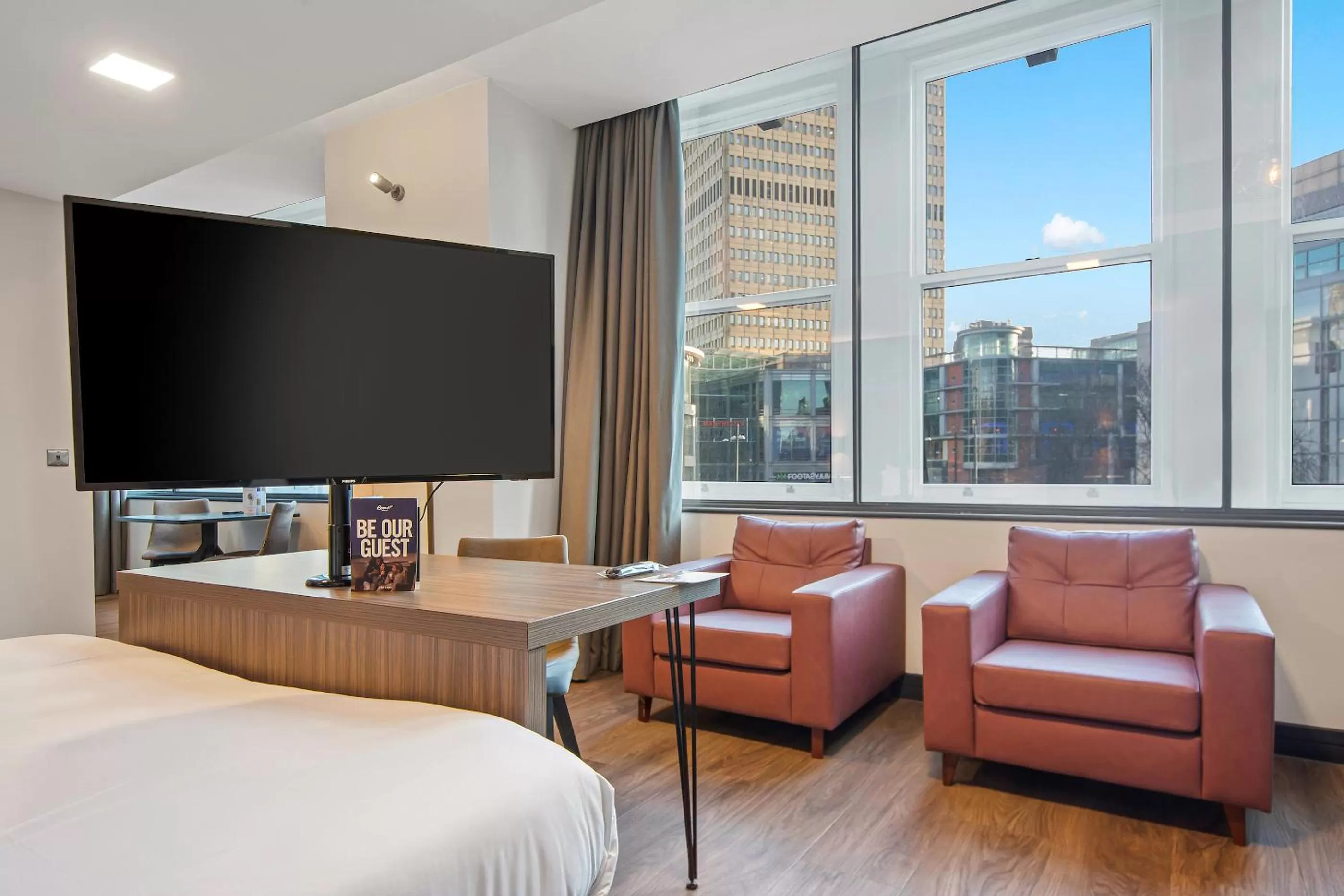 TV and multimedia, Bed in Roomzzz Manchester Victoria