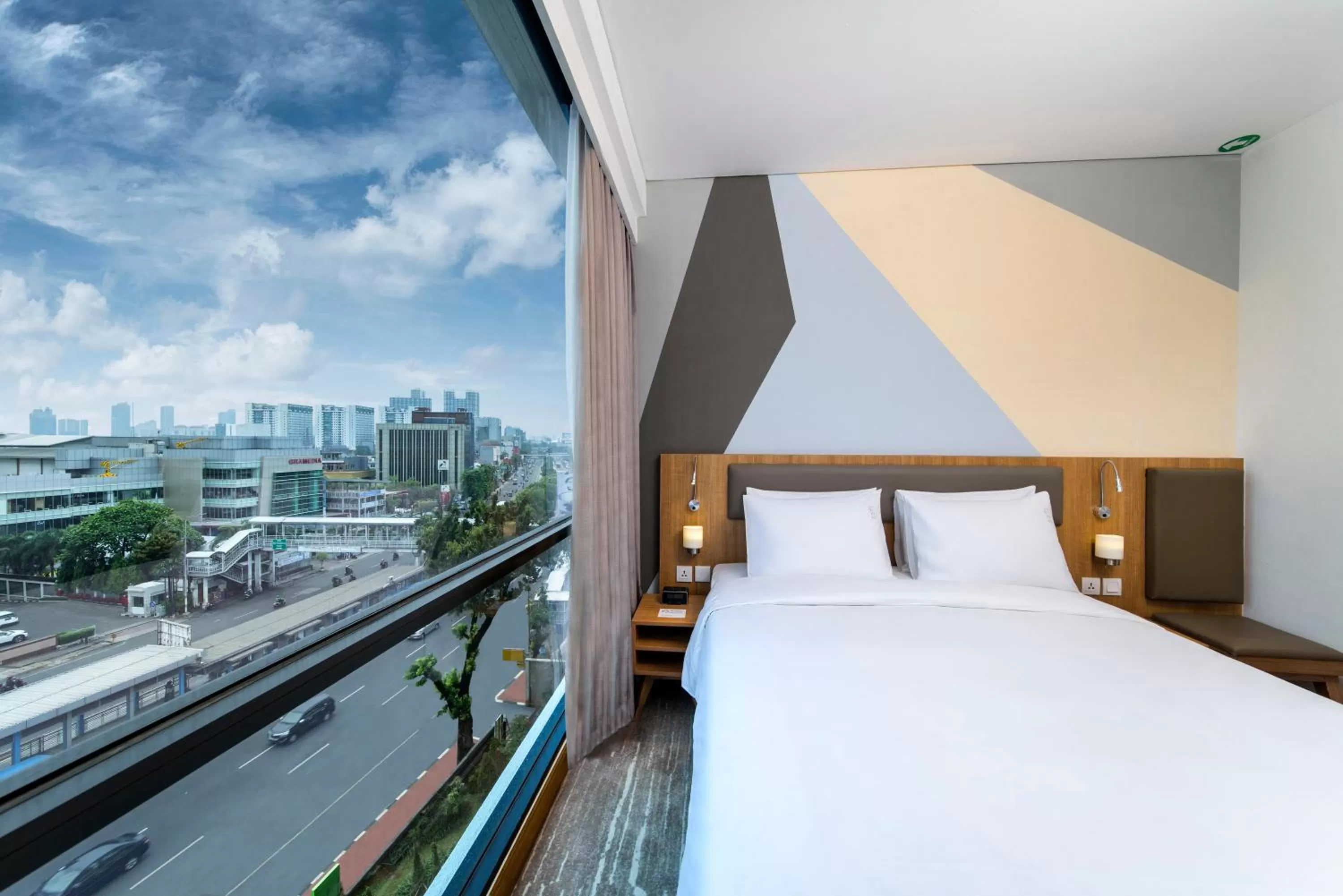 Bedroom, Bed in Holiday Inn Express Jakarta Matraman by IHG