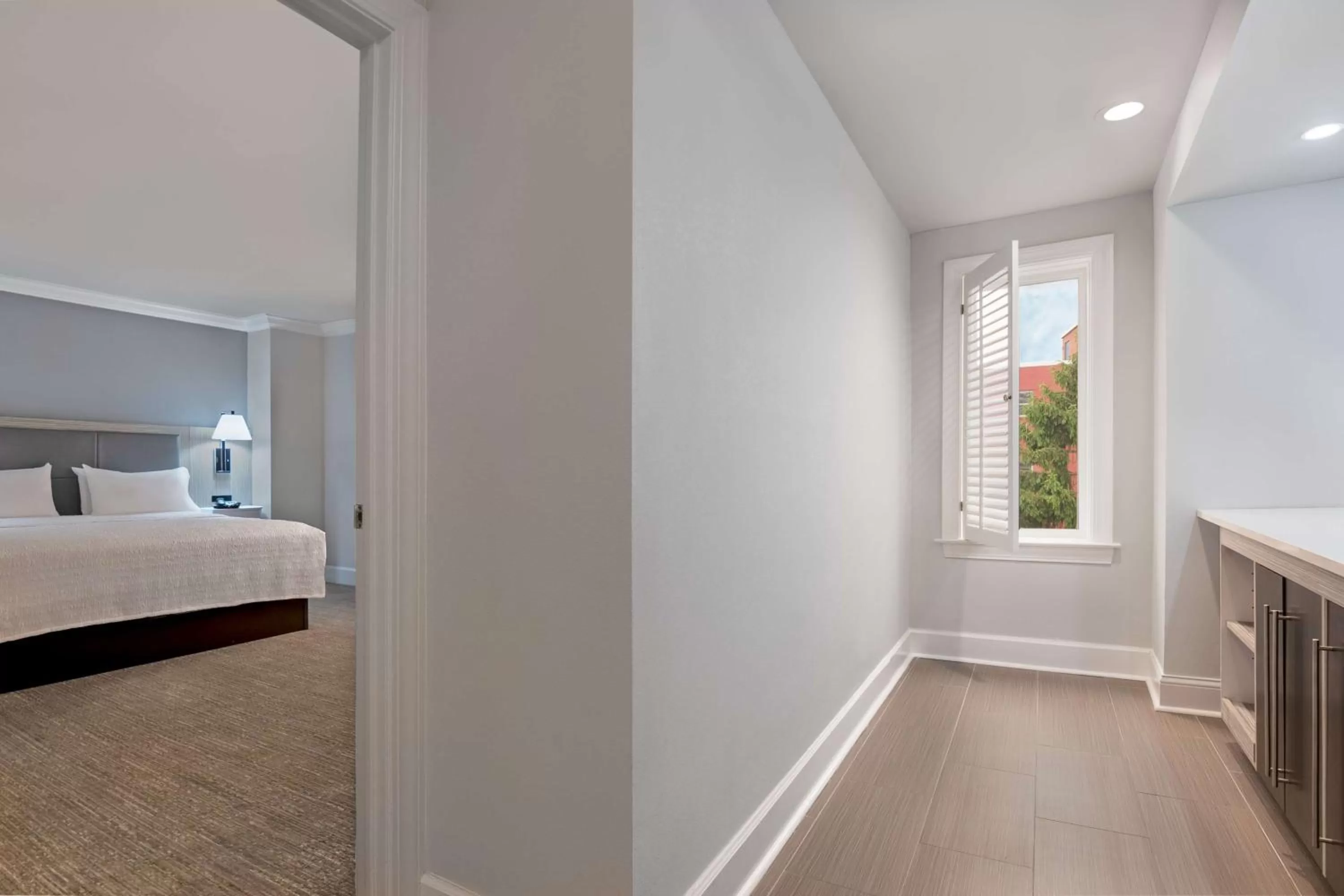 Bed in Hampton Inn & Suites Stamford