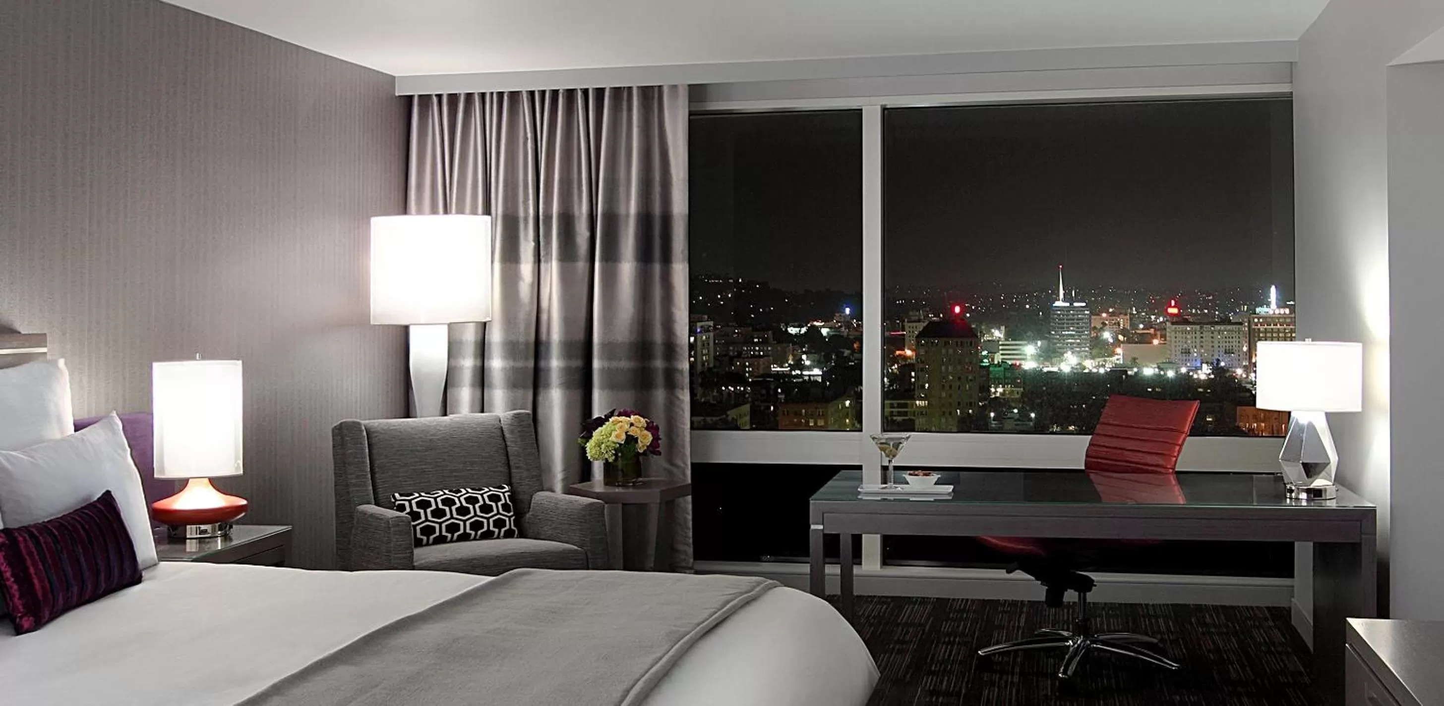 Photo of the whole room, Bed in Loews Hollywood Hotel