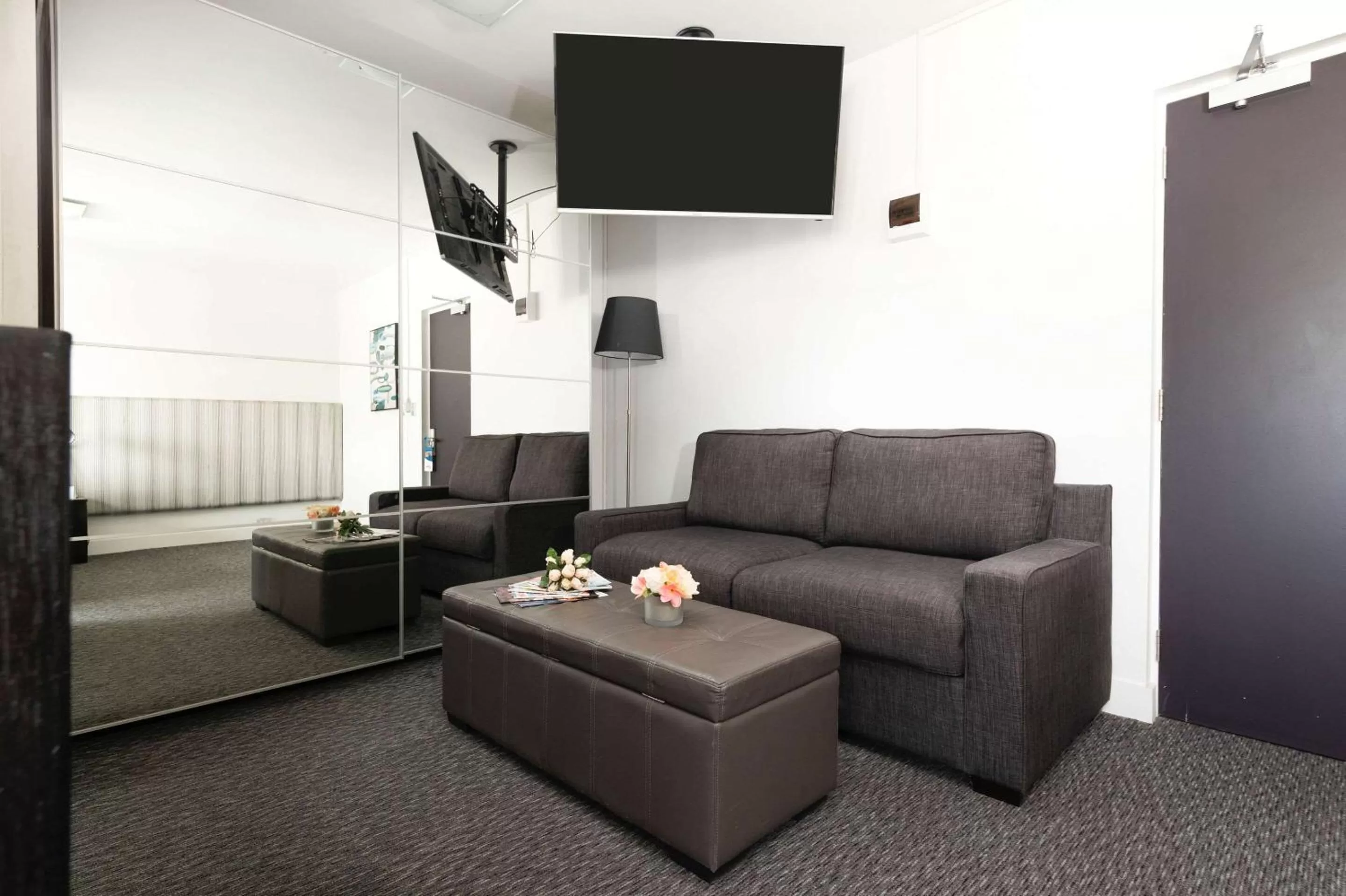 Executive King Suite - Non-Smoking in Comfort Hotel East Melbourne