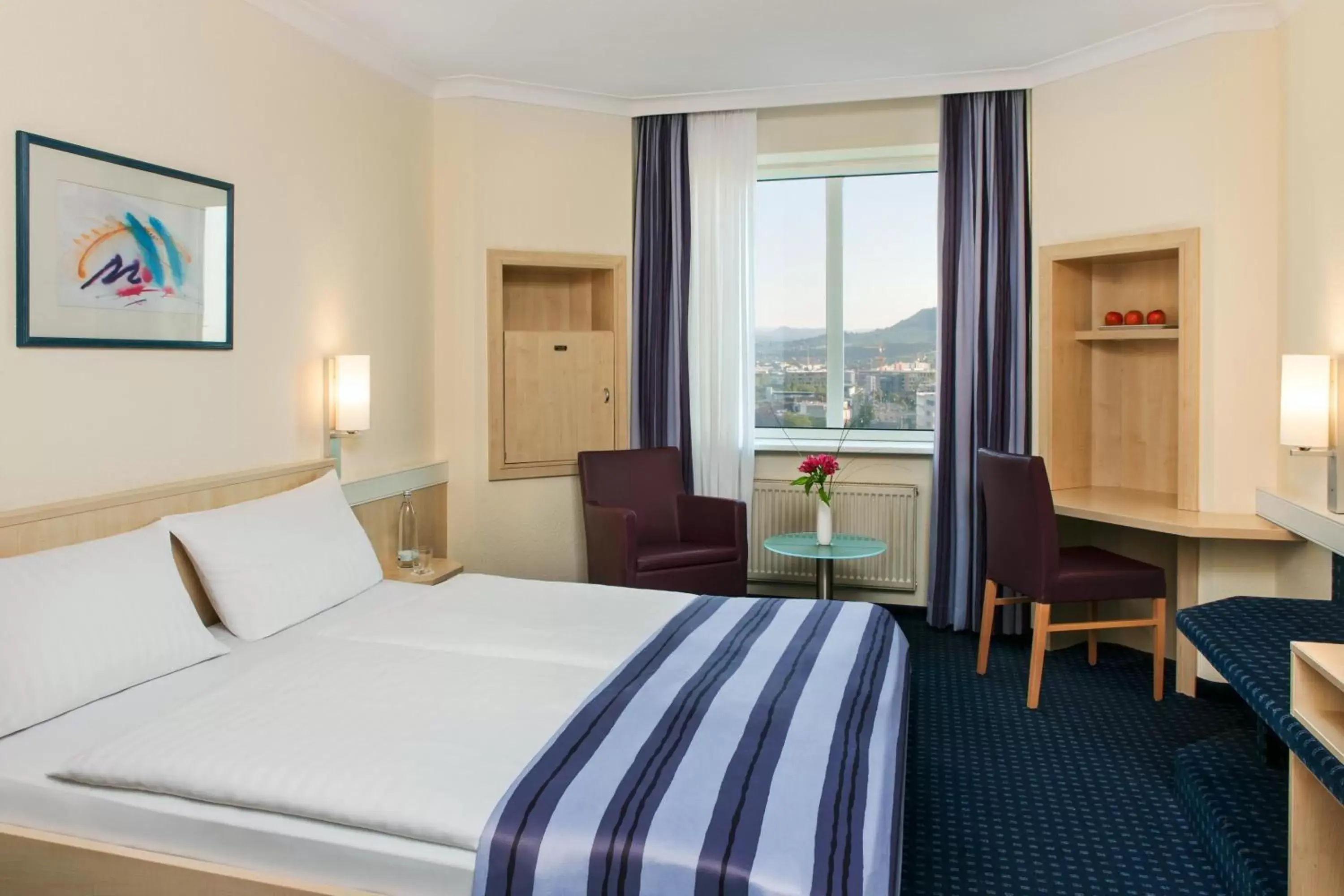 Business Double Room in IntercityHotel Freiburg Business Double Room in IntercityHotel Freiburg