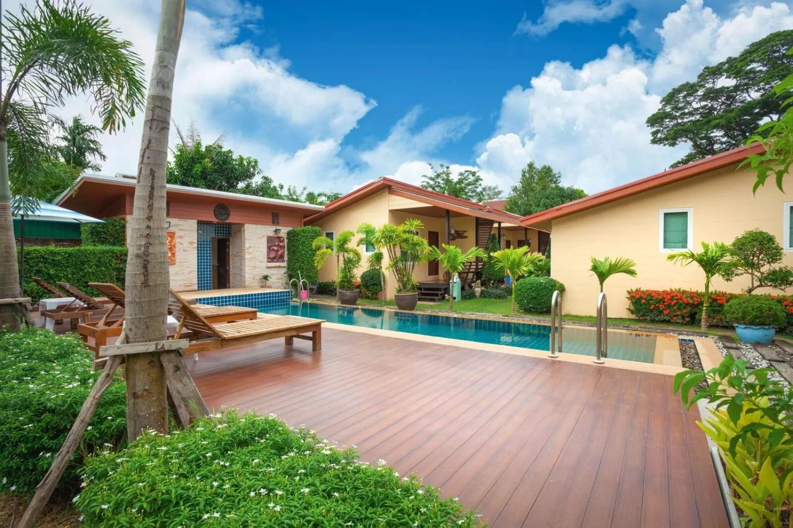 Swimming pool in Siray Green Resort