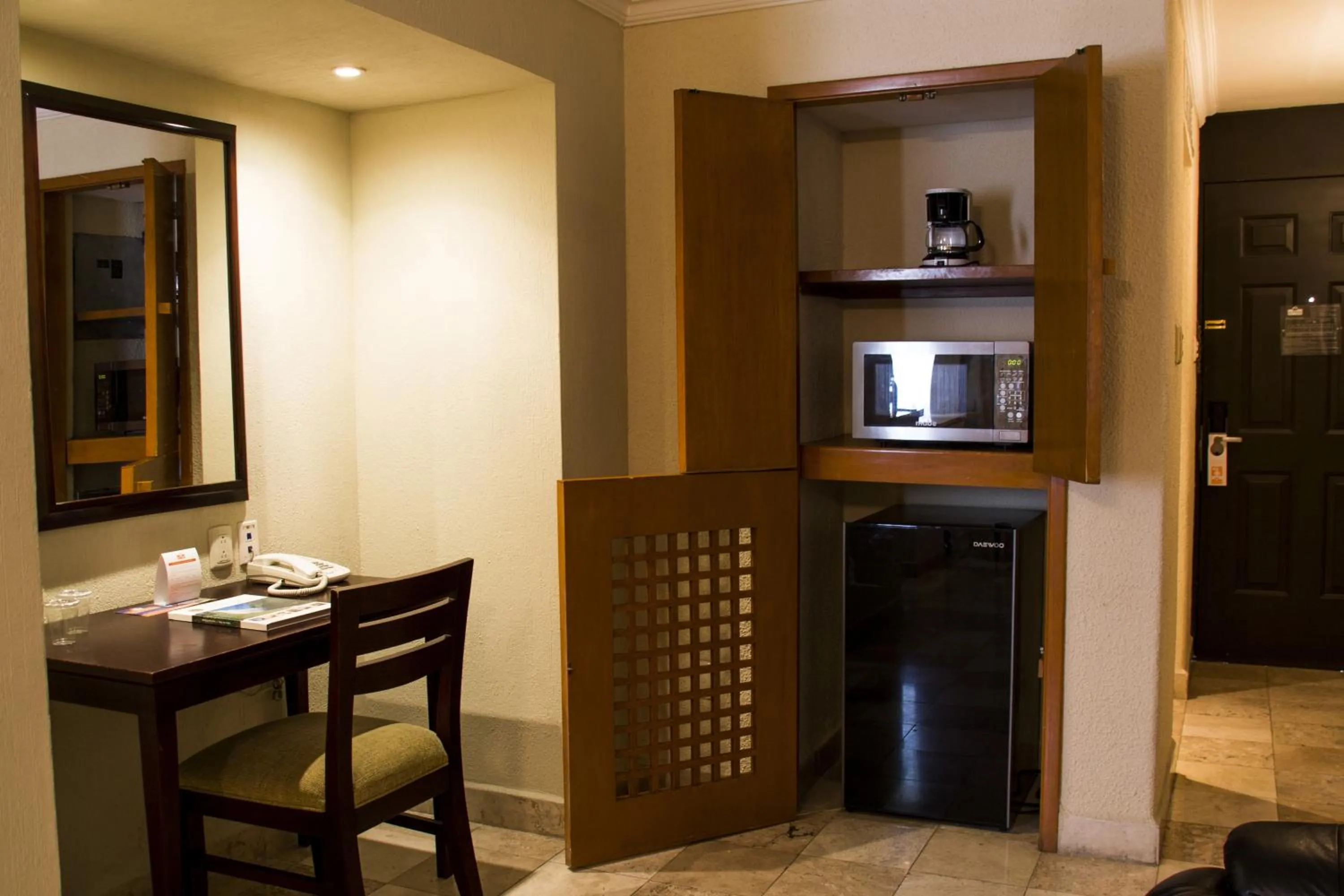 Coffee/tea facilities in La Posada Hotel y Suites