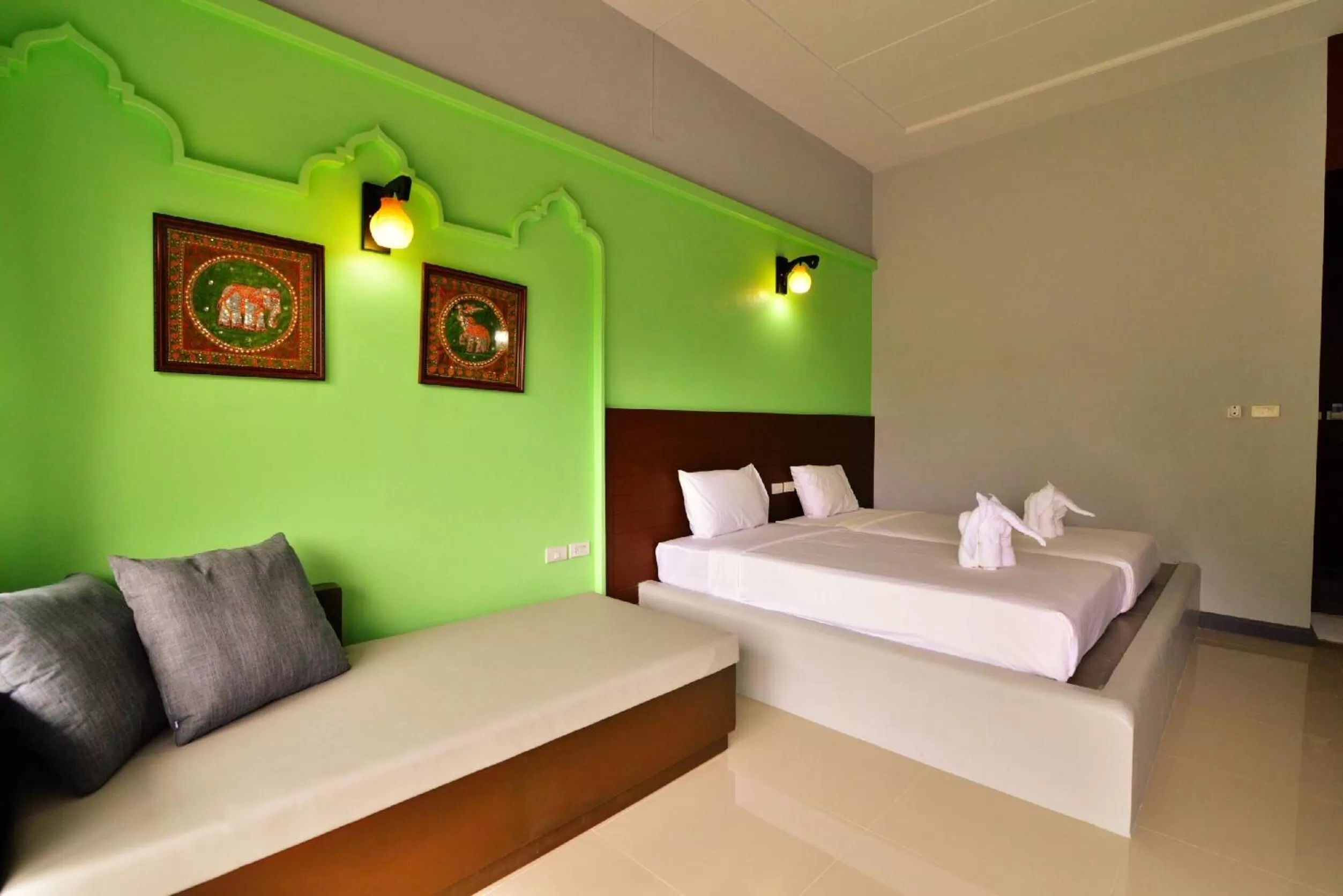 TV and multimedia, Bed in Arawan Beach Resort Krabi