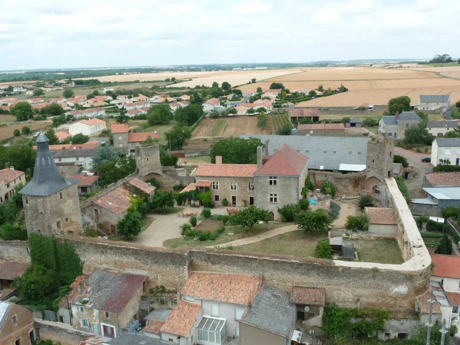 Bird's eye view in Le Vieux Chateau