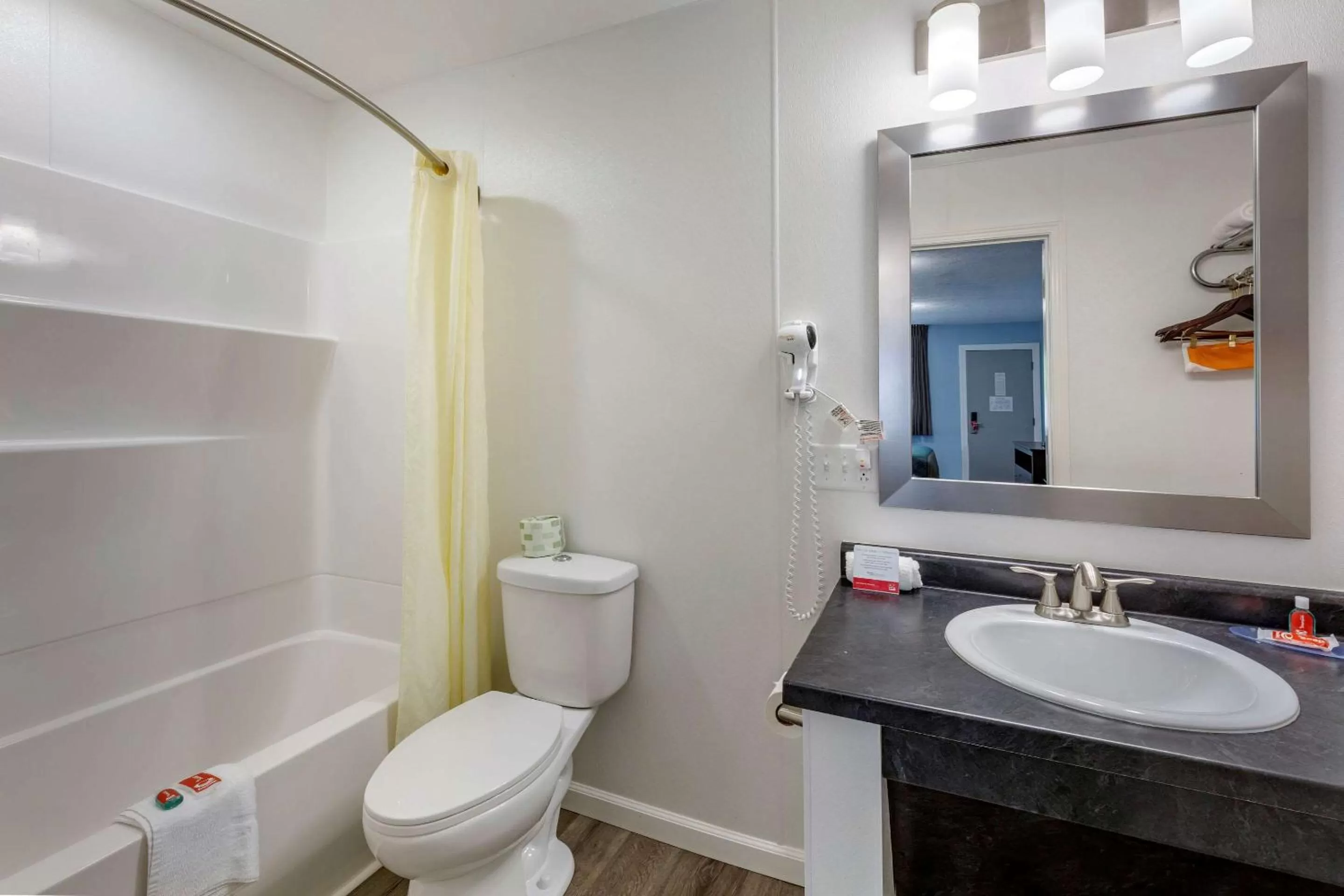 Bathroom in Econo Lodge Inn & Suites Sandusky South