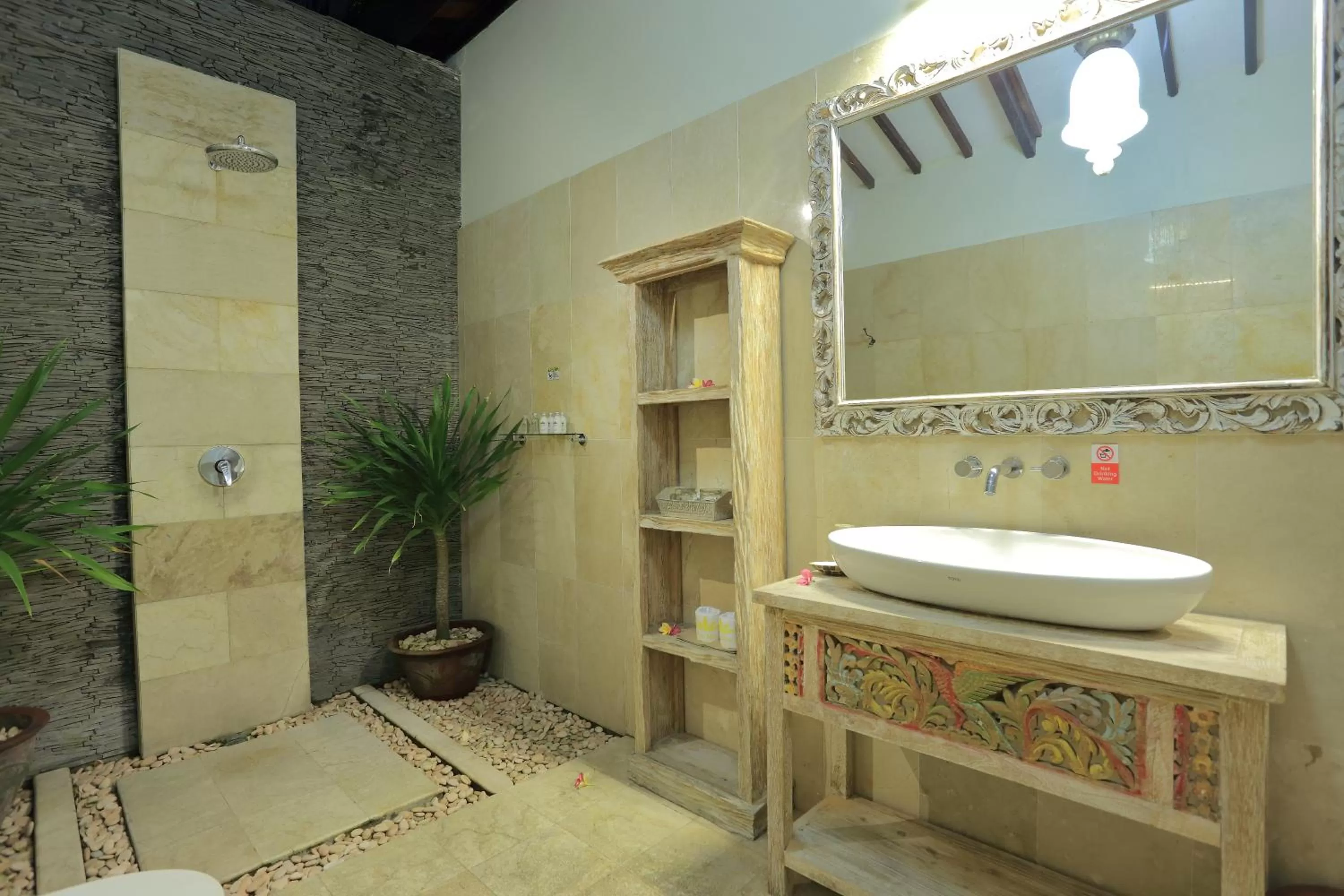 Shower in Puri Mas Boutique Resort & Spa