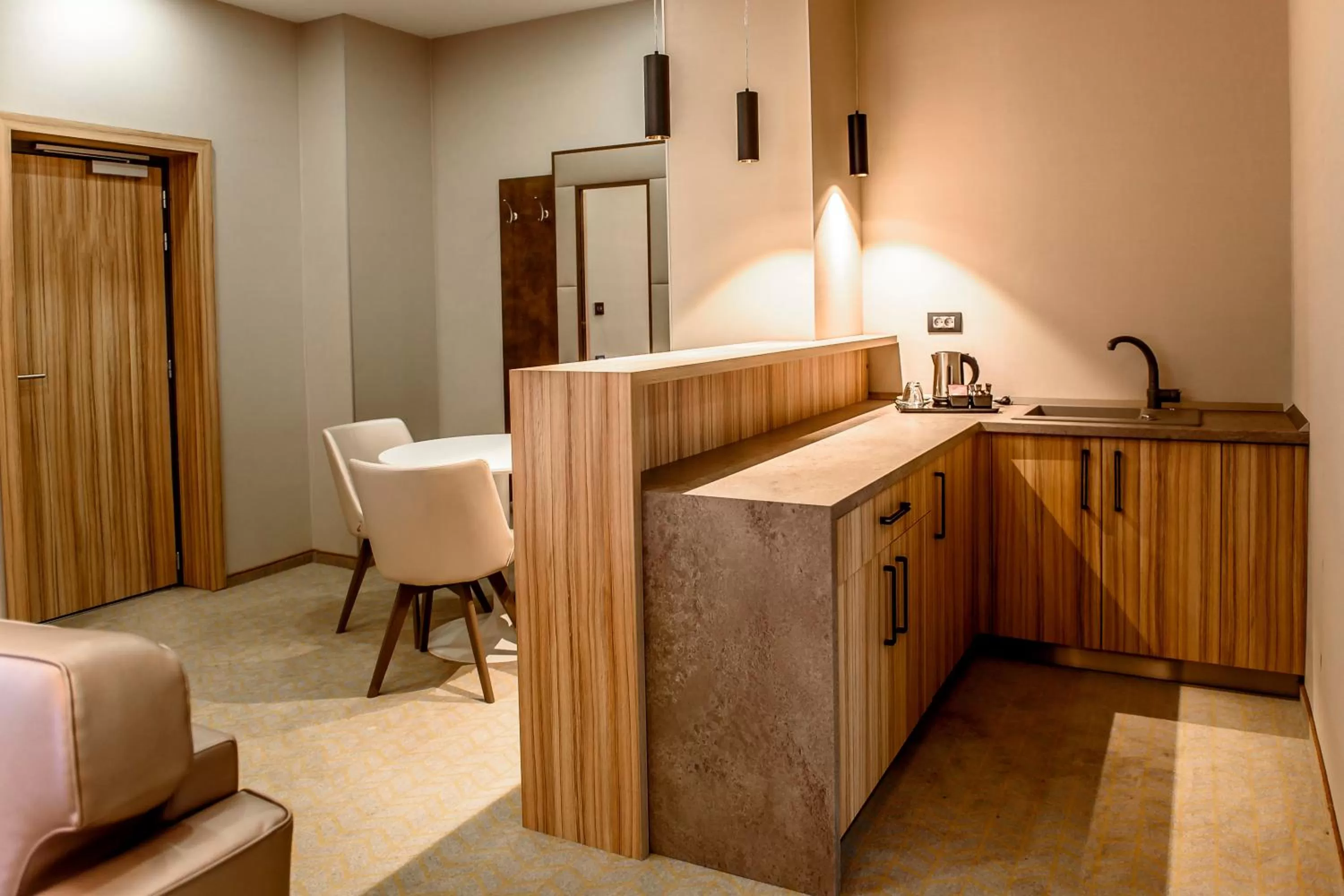 Kitchen or kitchenette in Ramada by Wyndham Ramnicu Valcea