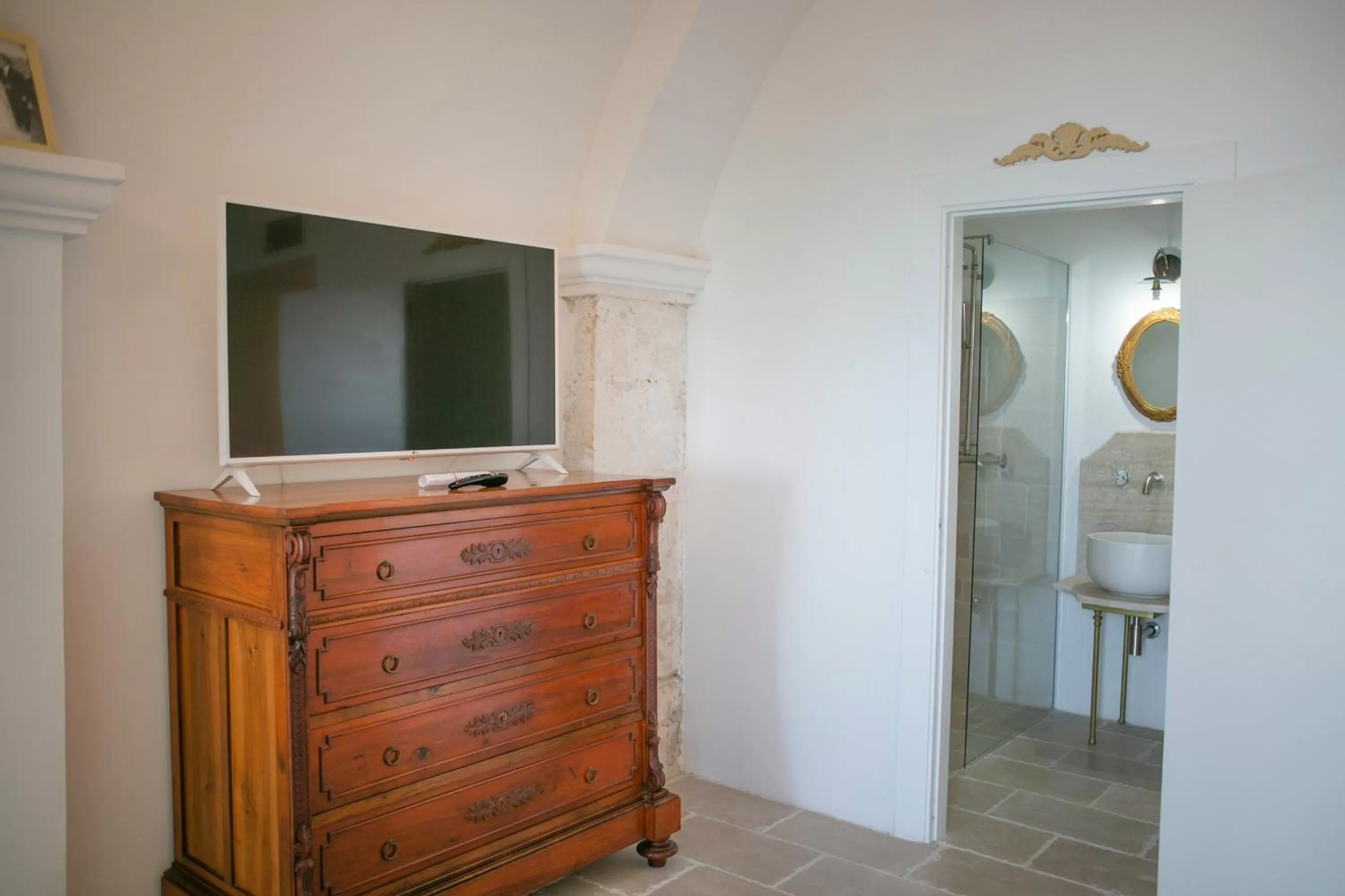 Bathroom, TV/Entertainment Center in dimore di portadibasso