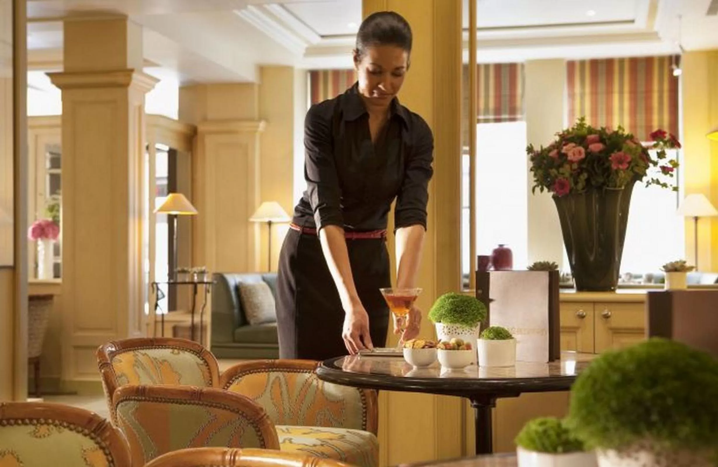 People in Hôtel Bedford