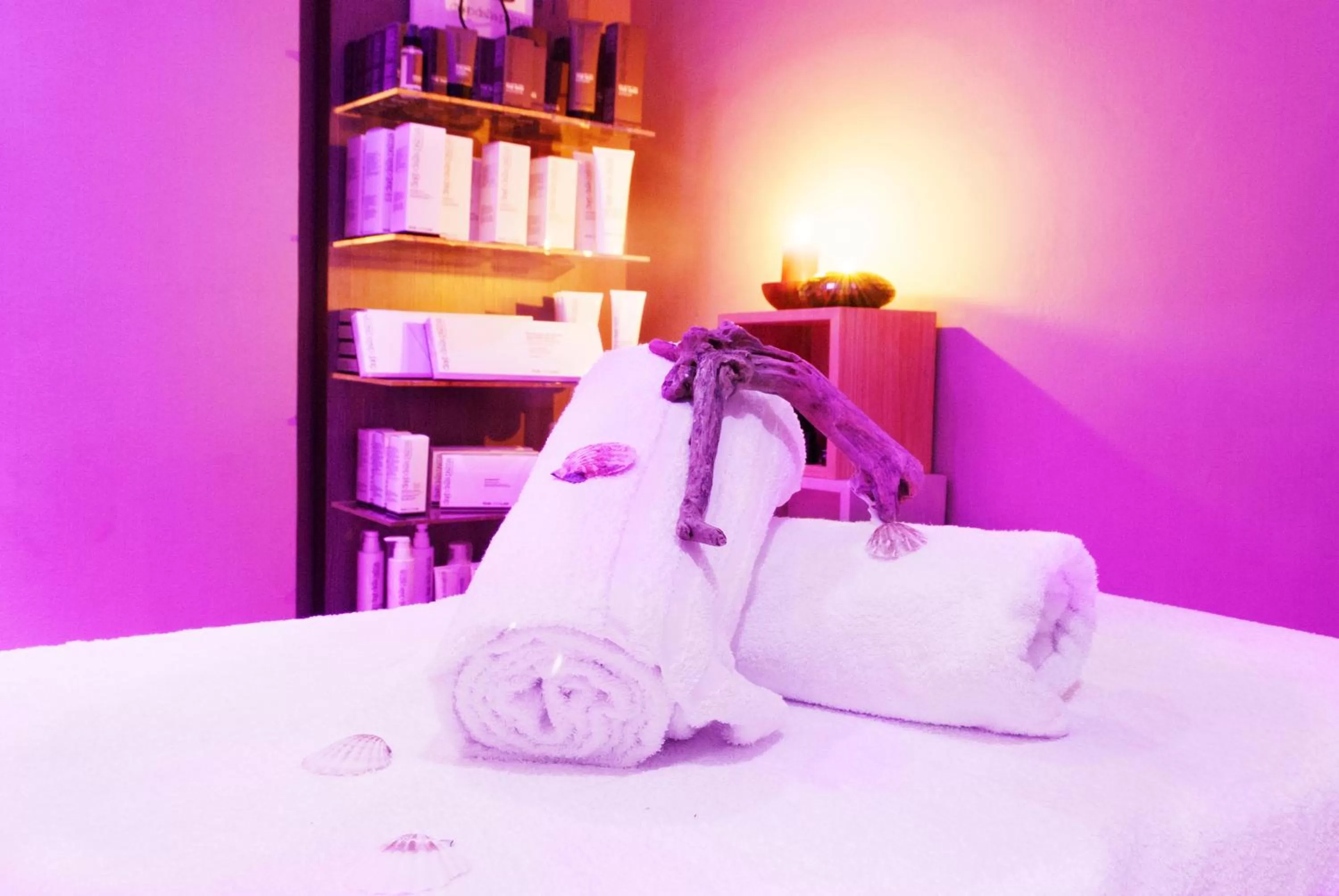 Spa and wellness centre/facilities, Bed in Sina De La Ville