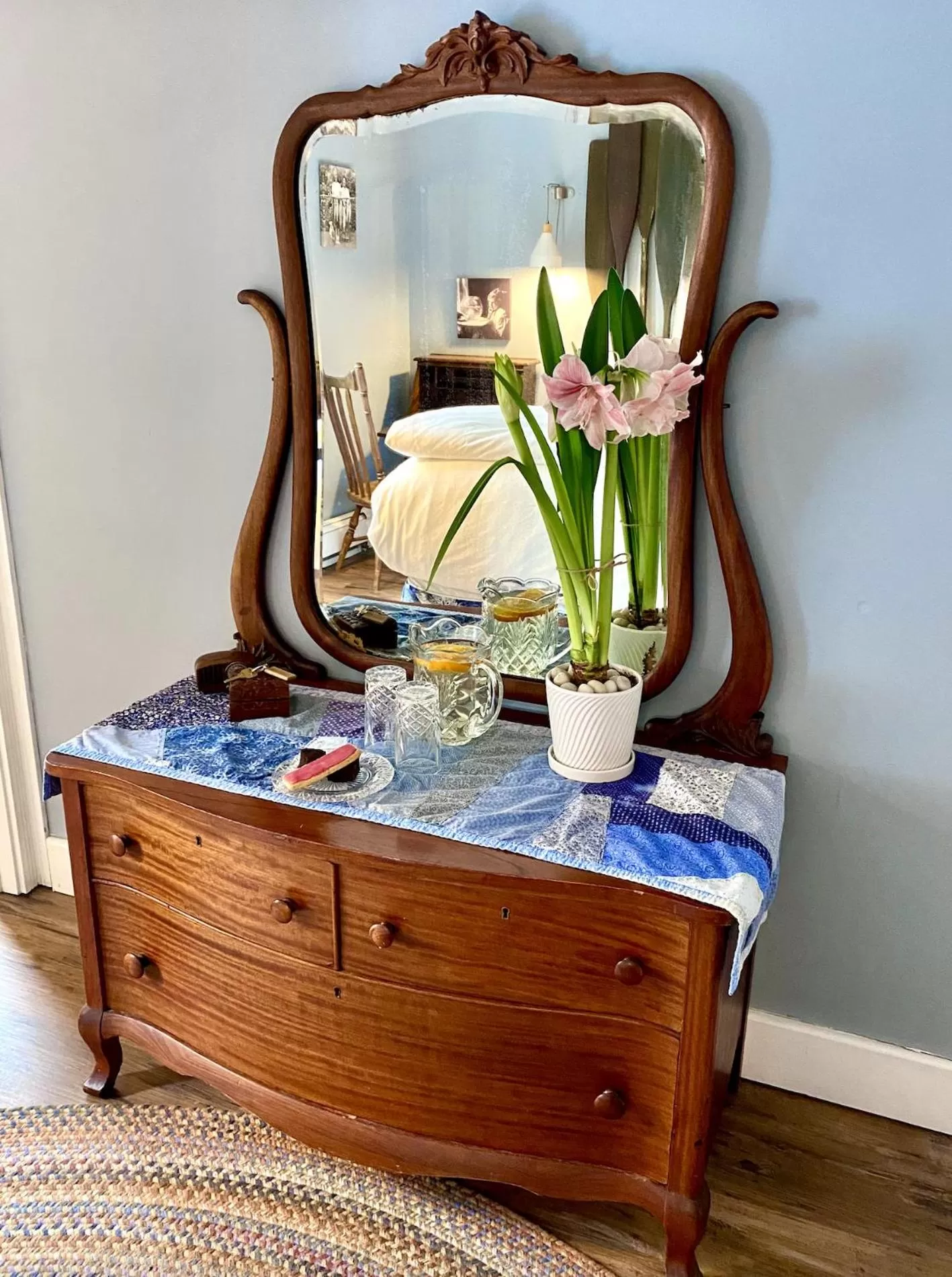 Bedroom in Orcas Hotel