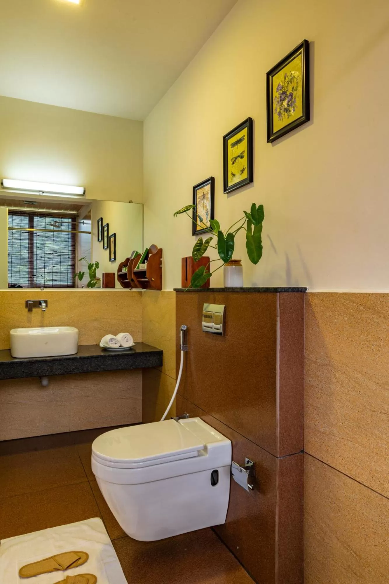 Bathroom in Tea Harvester