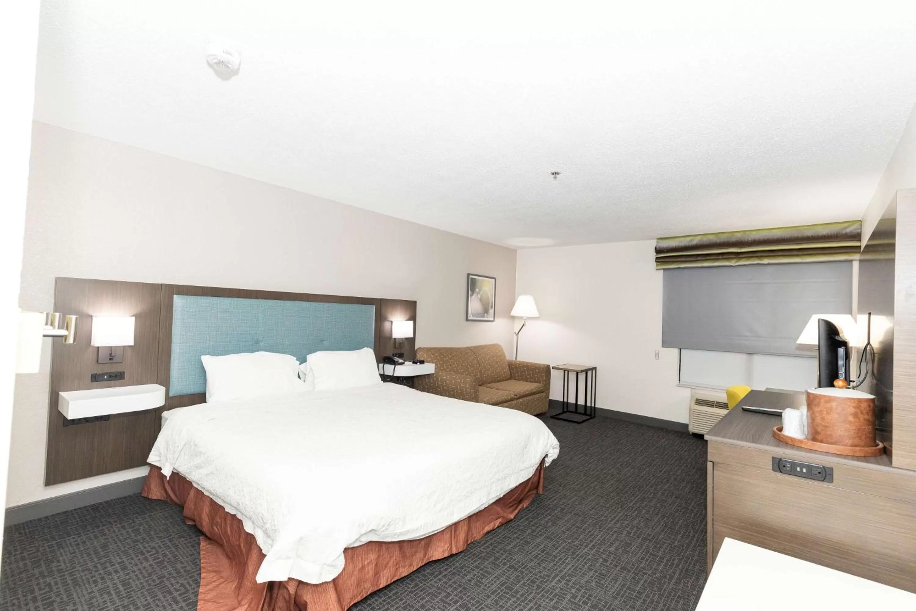 Living room, Bed in Hampton Inn Kerrville