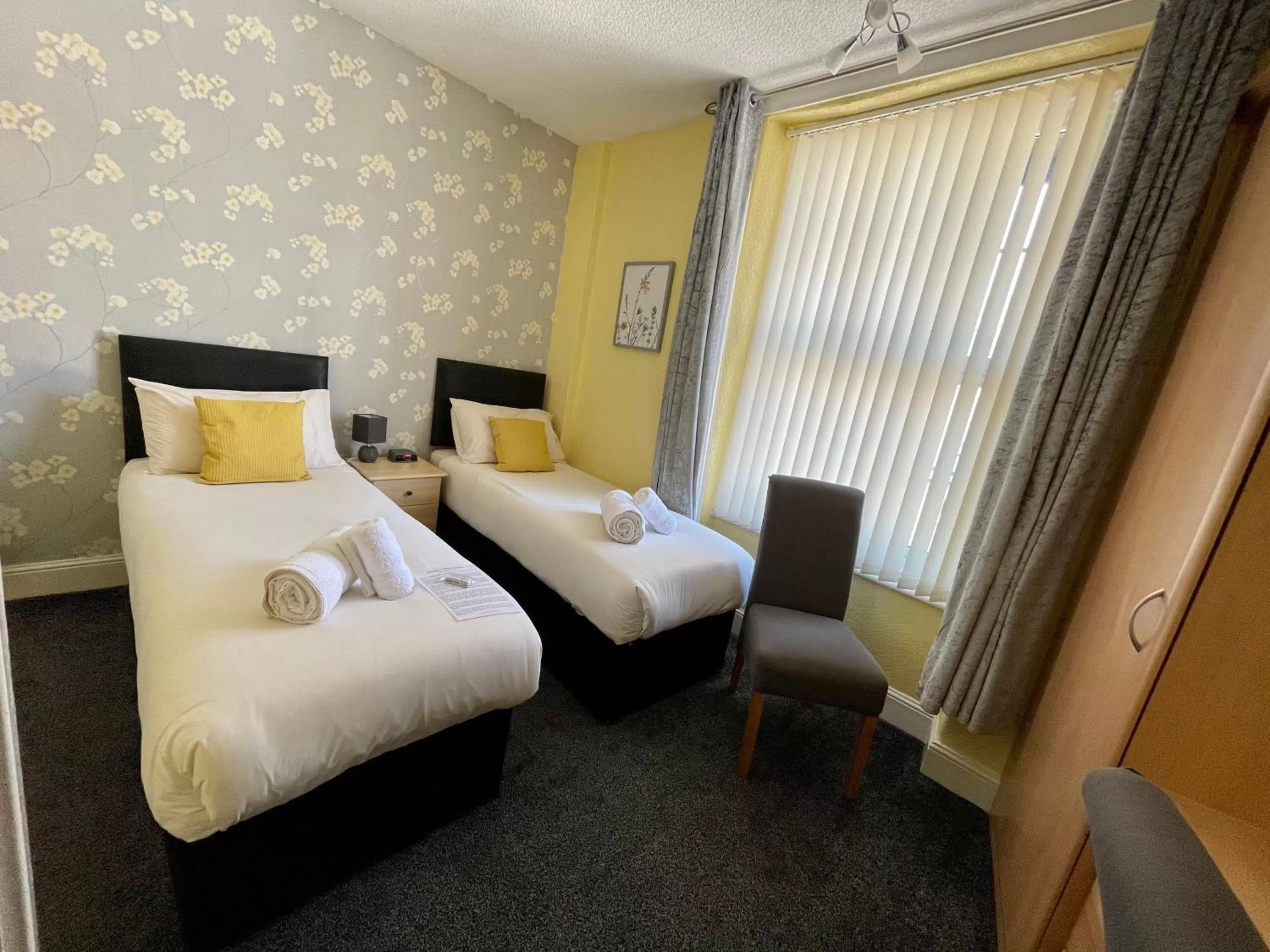 Bedroom, Bed in Milverton House