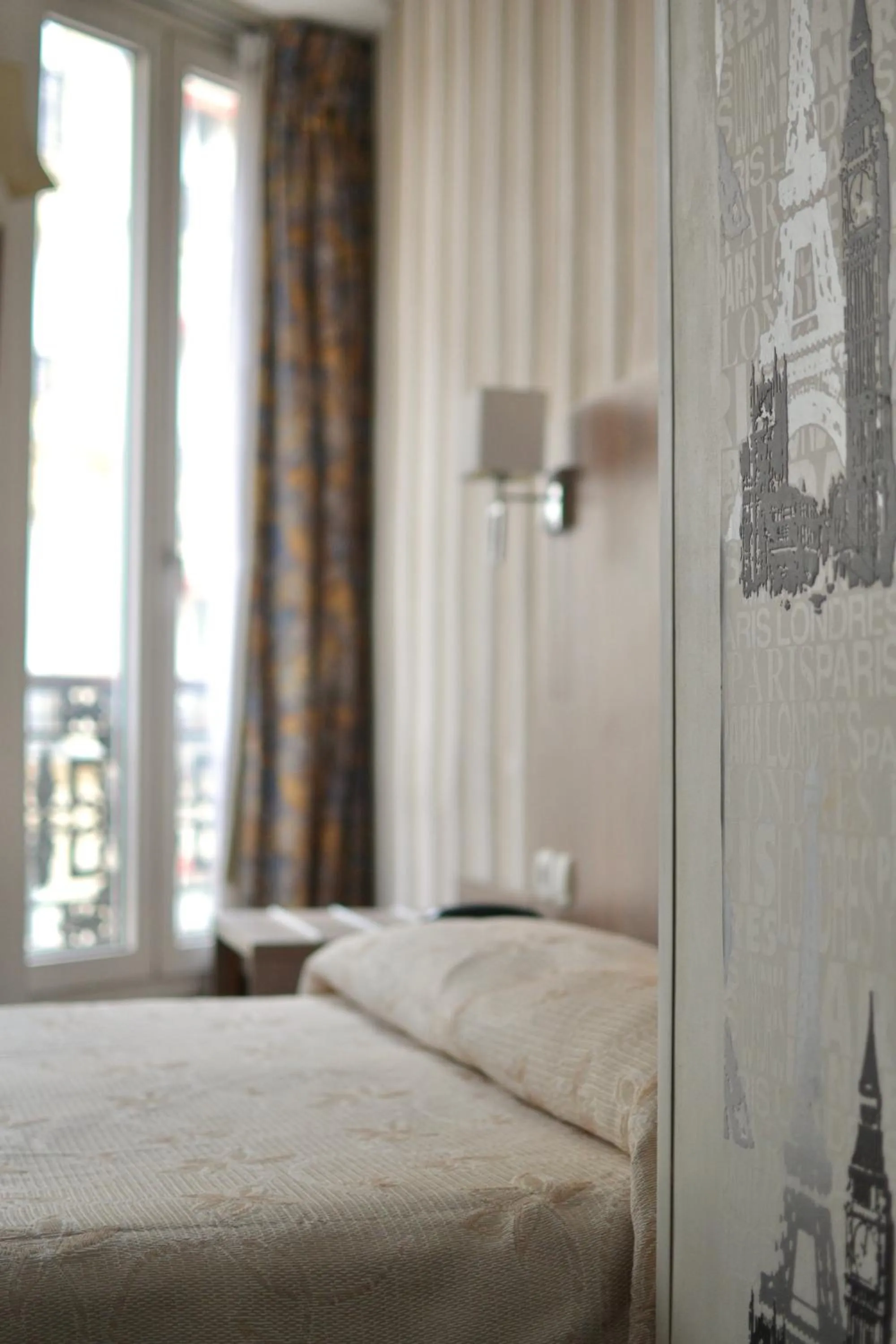 Bed in Hotel Royal Bergère