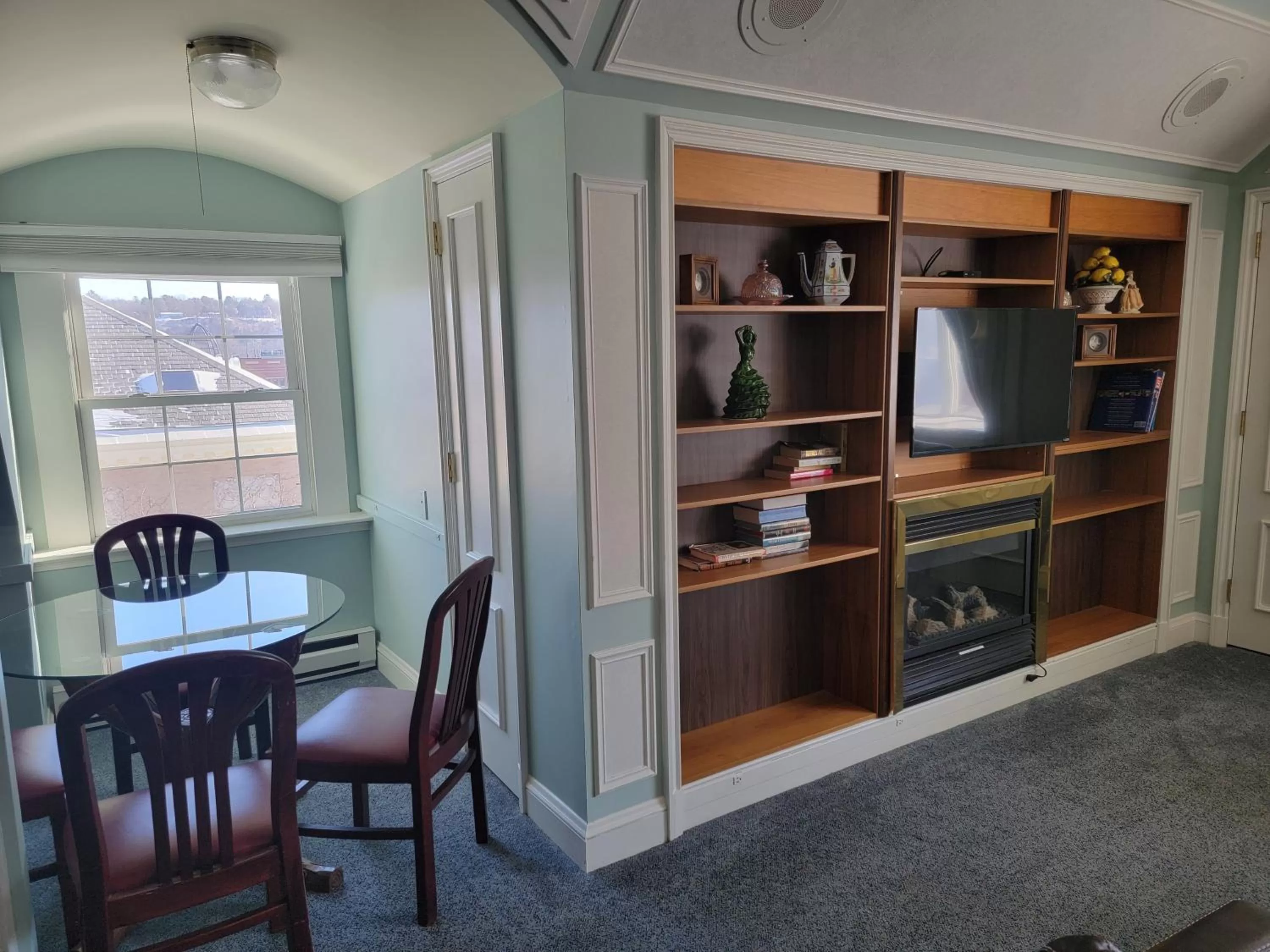 Dining area in Lowell Inn