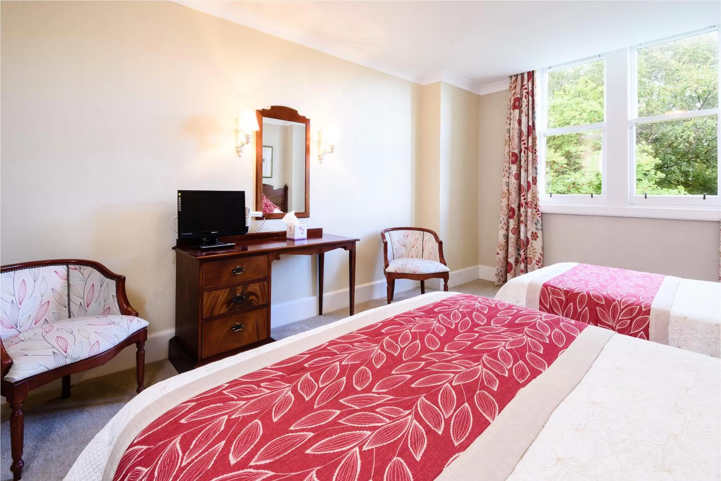 Shower, Bed in Sunbank House Metro Hotel