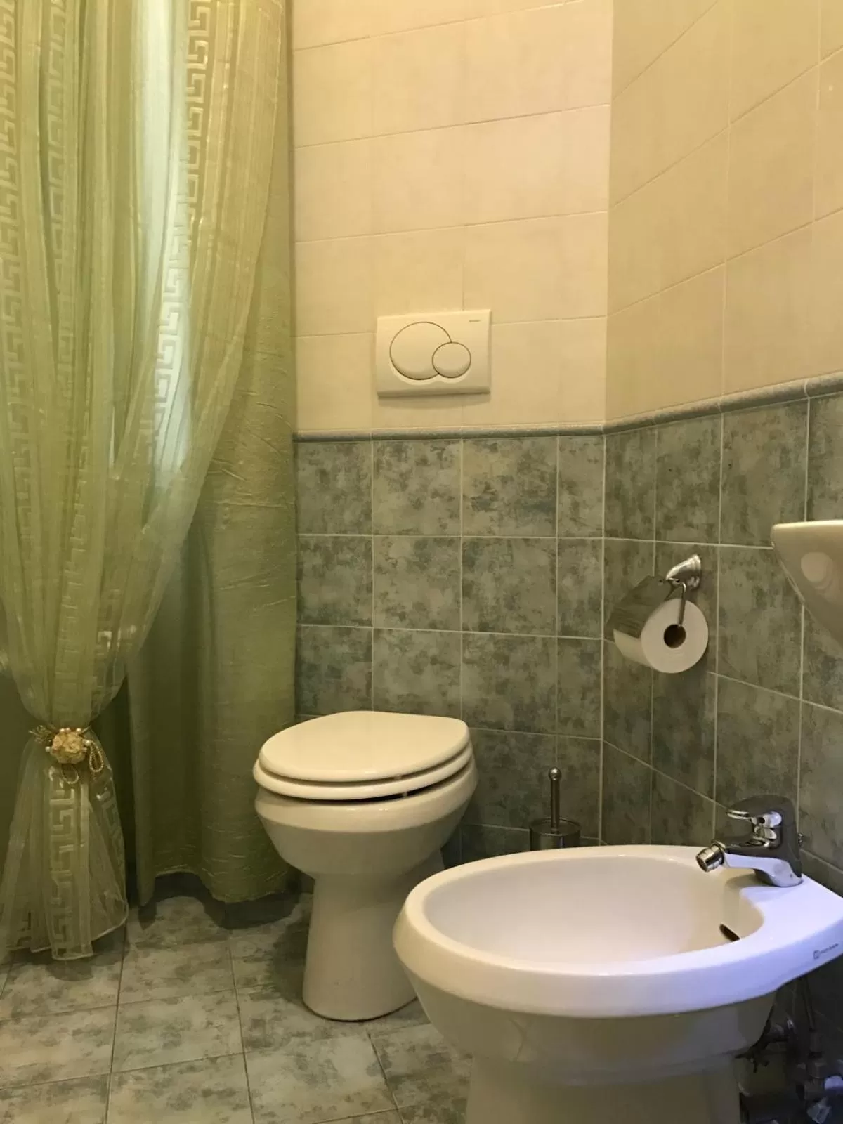 Toilet in La Breccia A Porta Pia